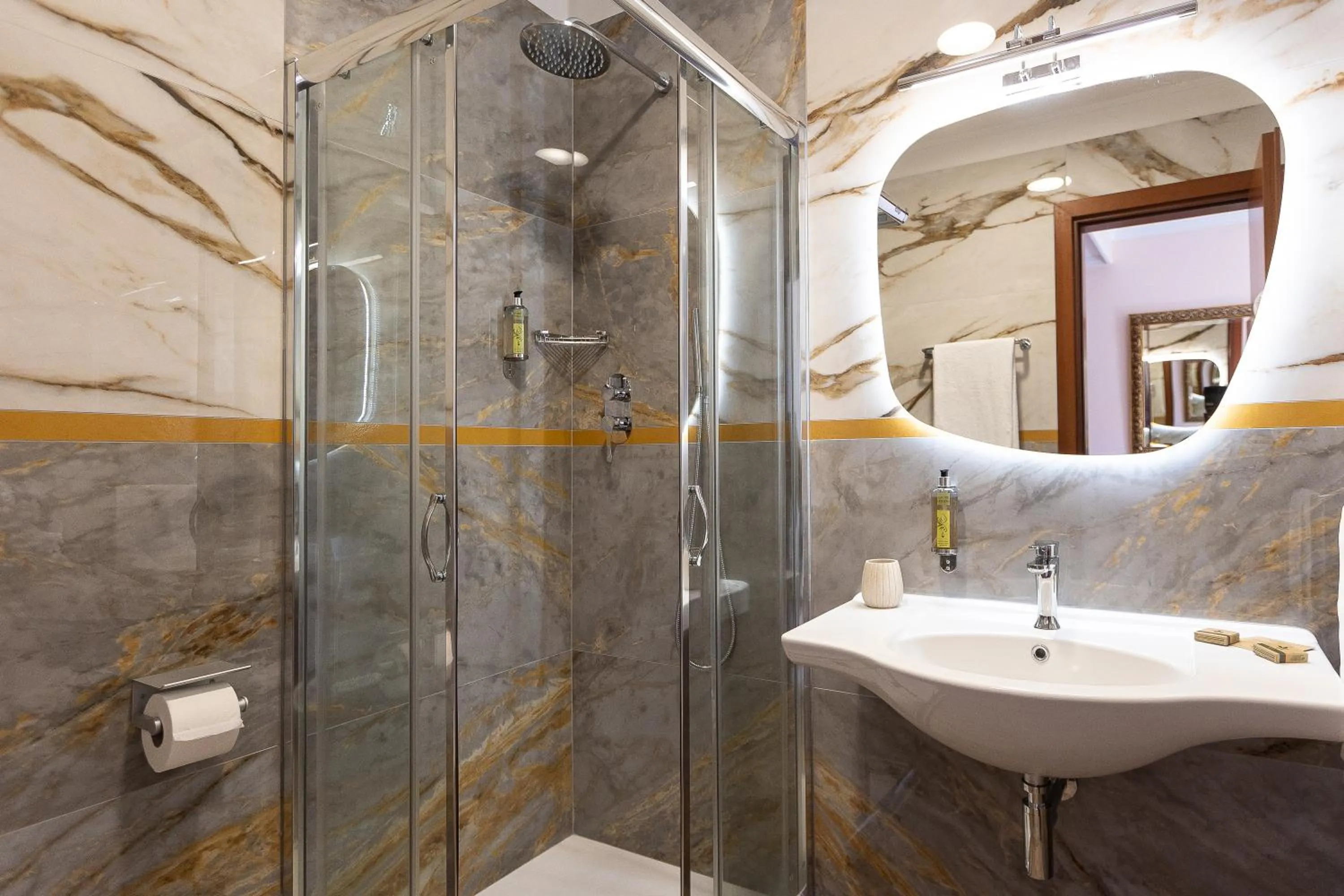 Shower in Rome To Stay