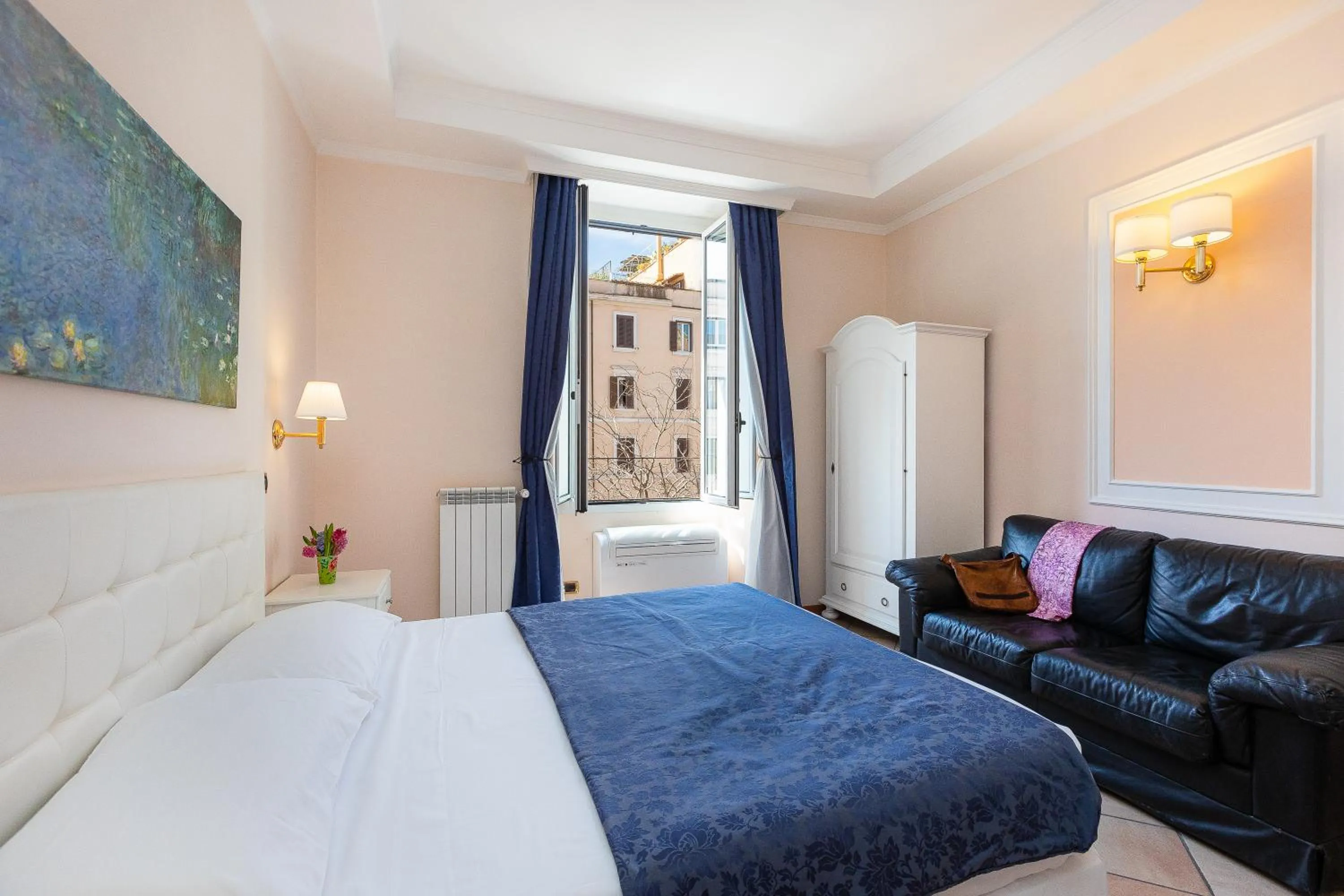 Photo of the whole room, Bed in Rome To Stay