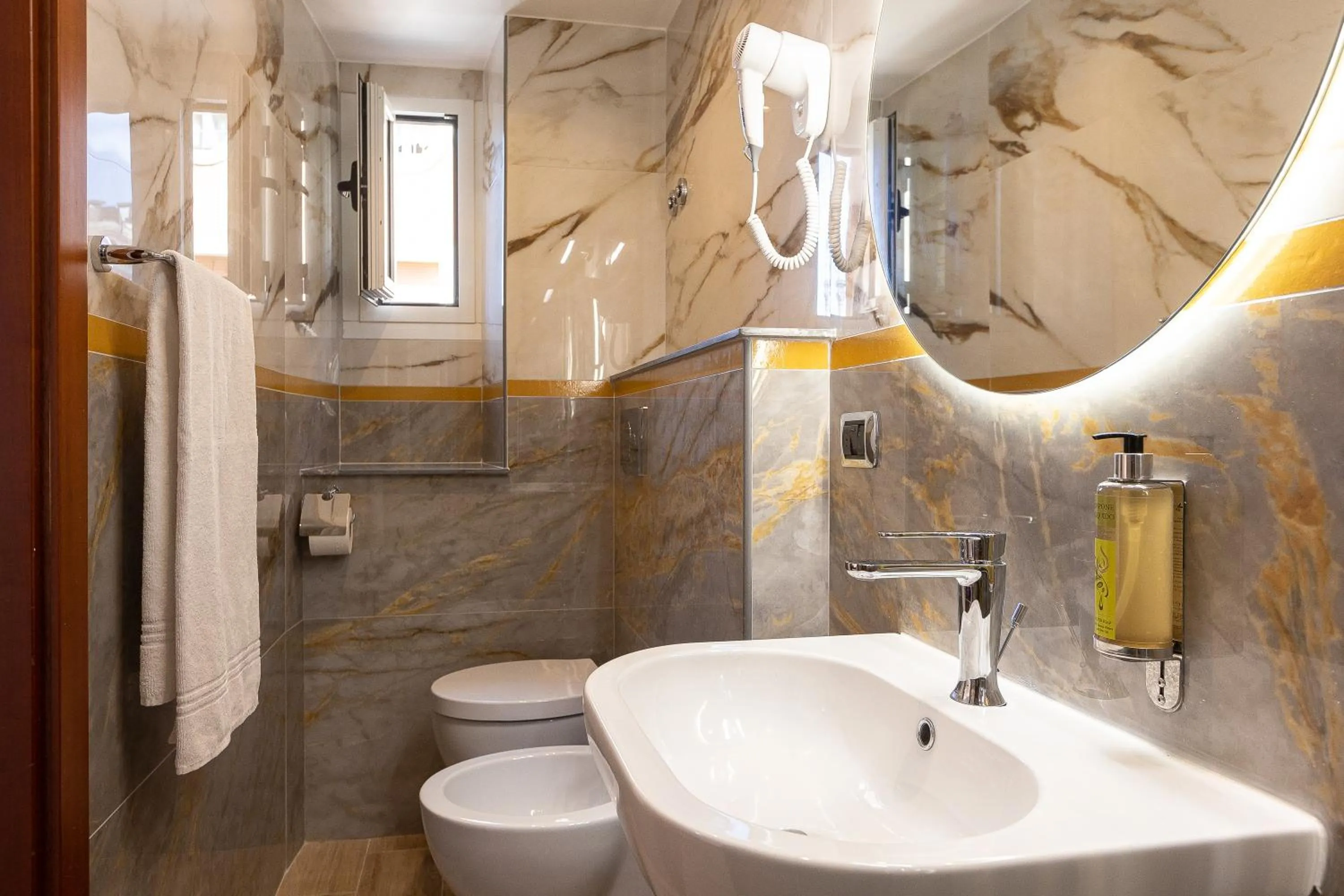 Bathroom in Rome To Stay