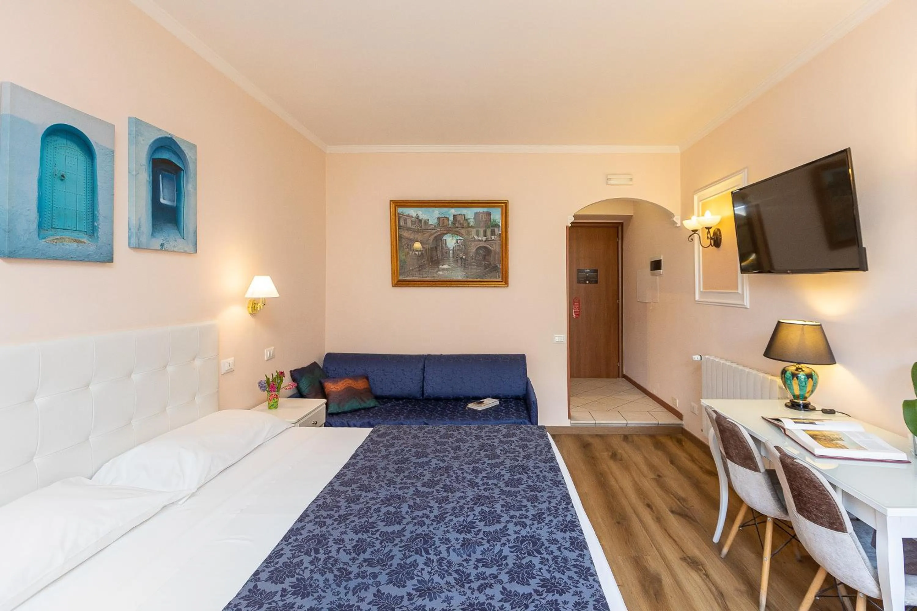 Photo of the whole room, Bed in Rome To Stay