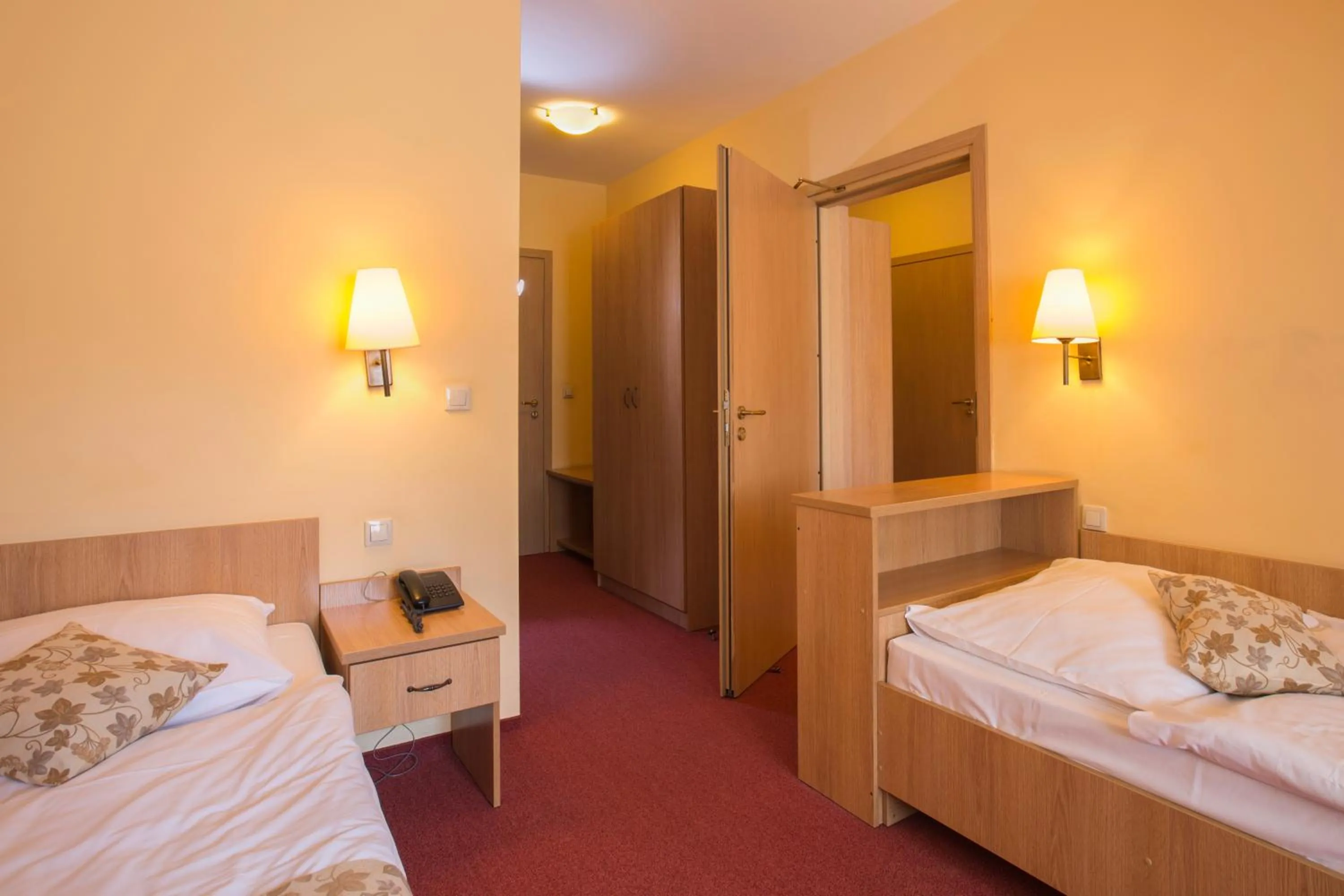 Photo of the whole room, Bed in Ski Hotel