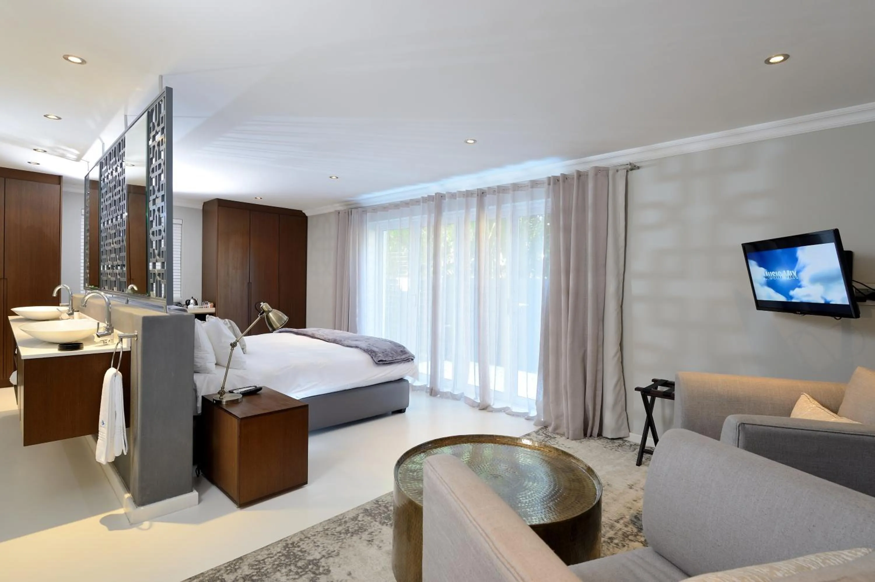 Bedroom, Bed in Grand Blue D