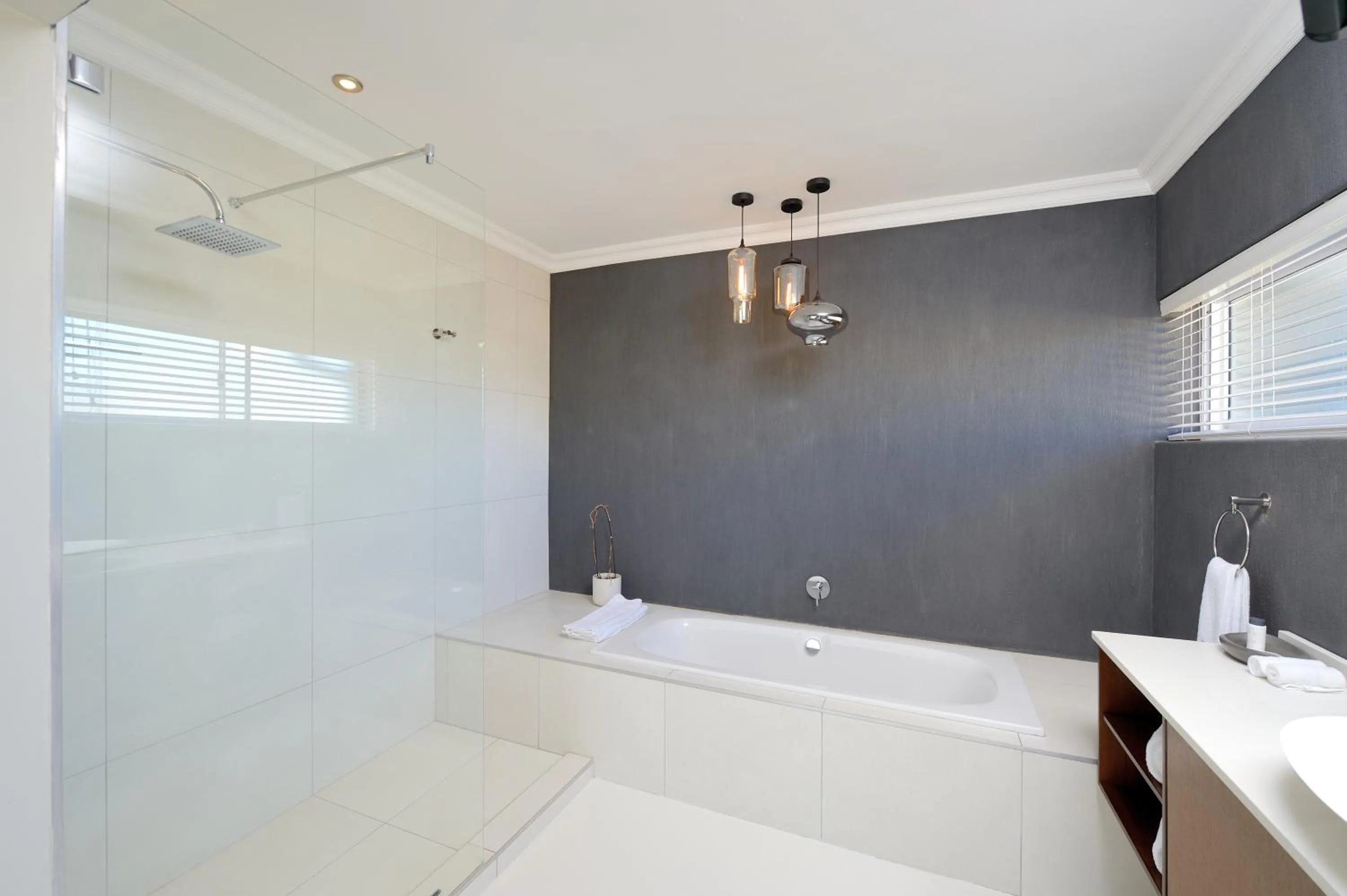 Shower in Grand Blue D