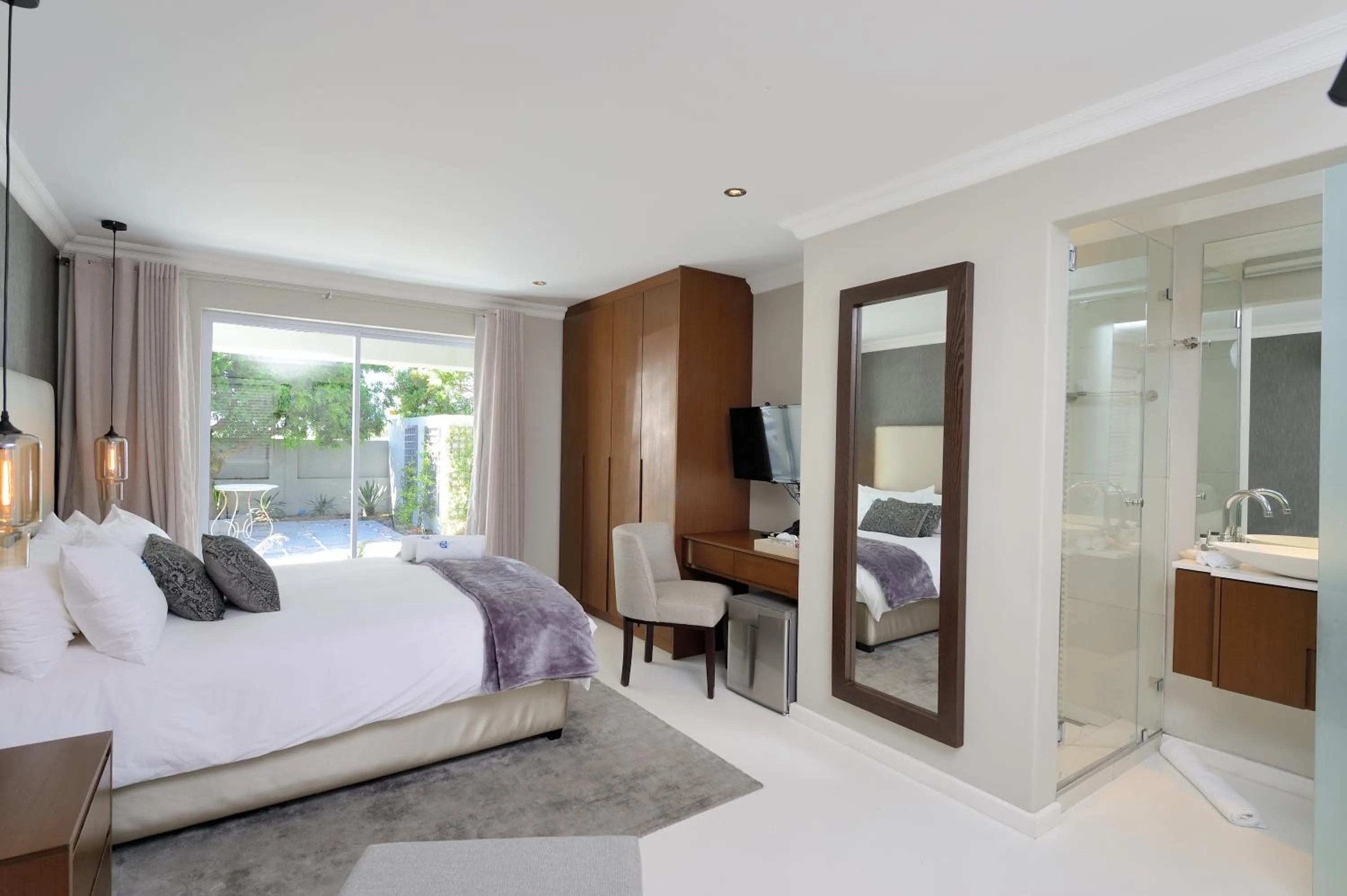 Bedroom, Bed in Grand Blue D