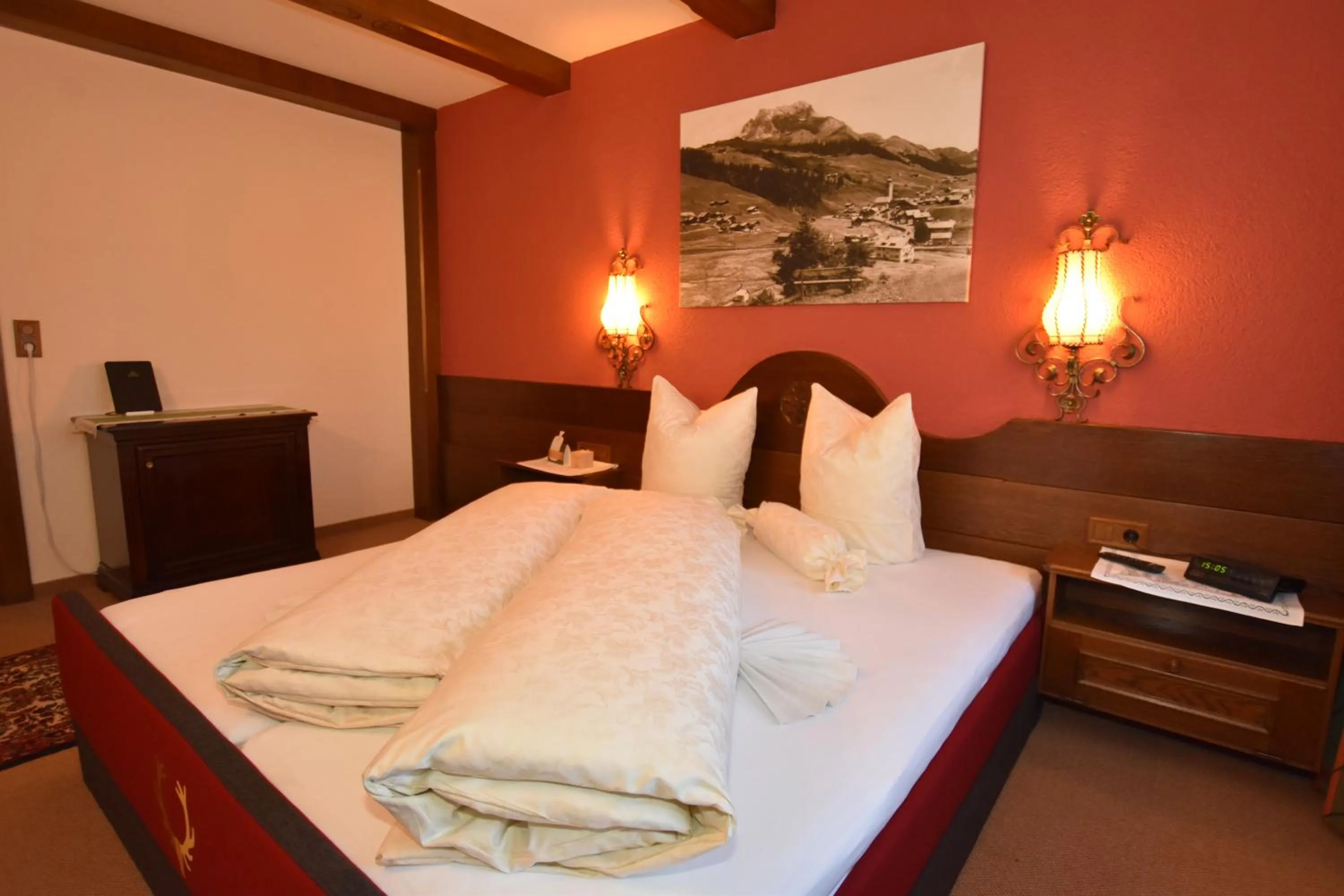 Bed in Hotel Jagdhaus Monzabon