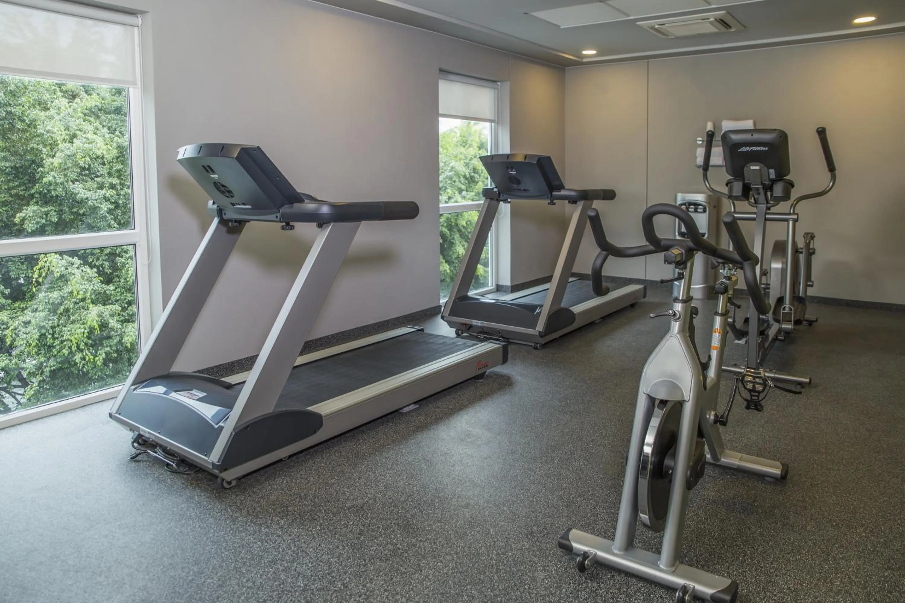 Fitness centre/facilities in City Express Plus by Marriott Medellín Colombia