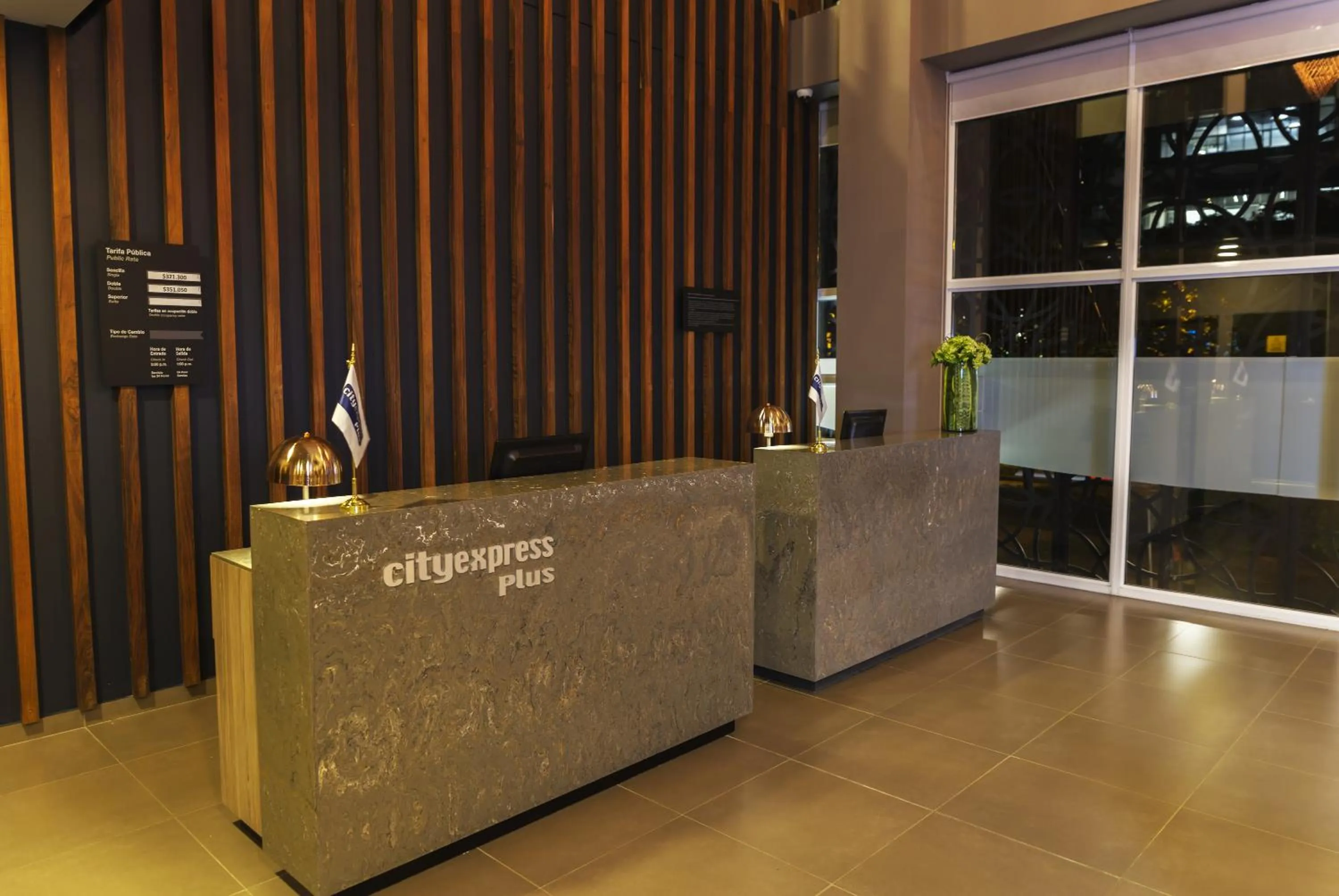 Lobby or reception in City Express Plus by Marriott Medellín Colombia