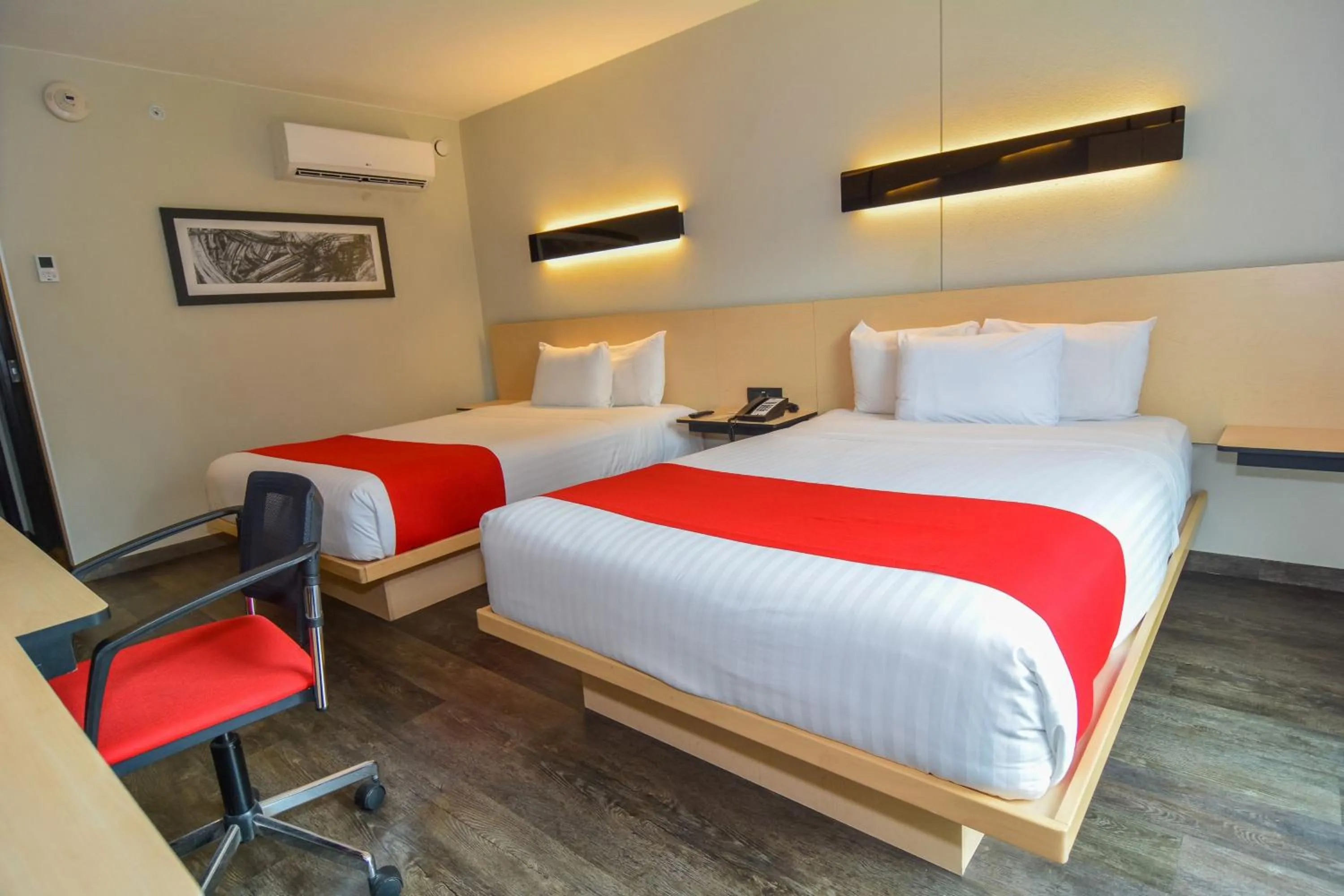 Photo of the whole room, Bed in City Express Plus by Marriott Medellín Colombia