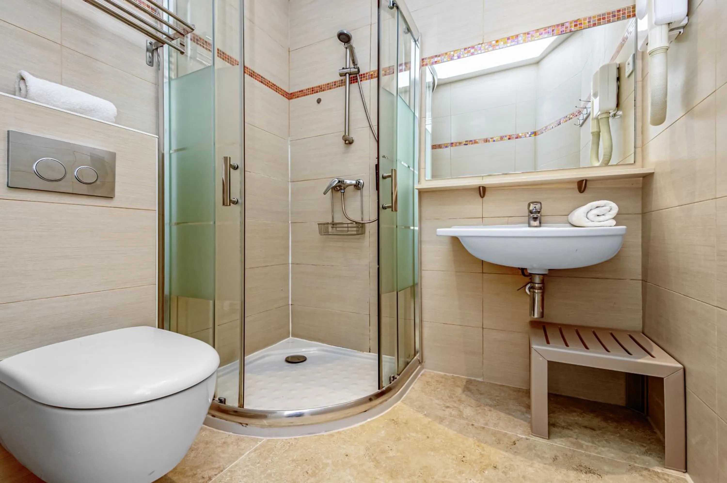 Shower in Hotel Parisien