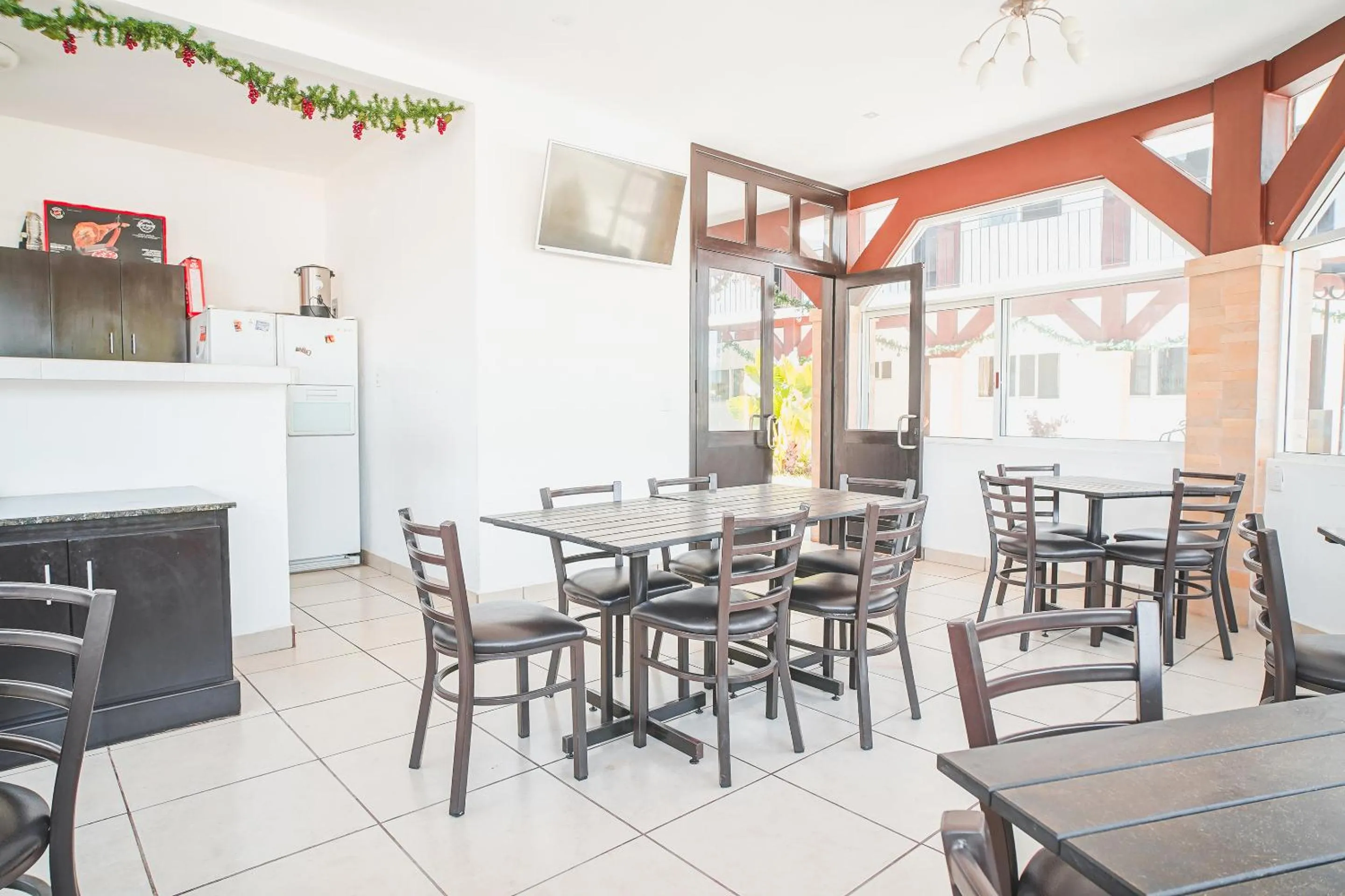 Restaurant/places to eat in Hotel Nukuch Nah