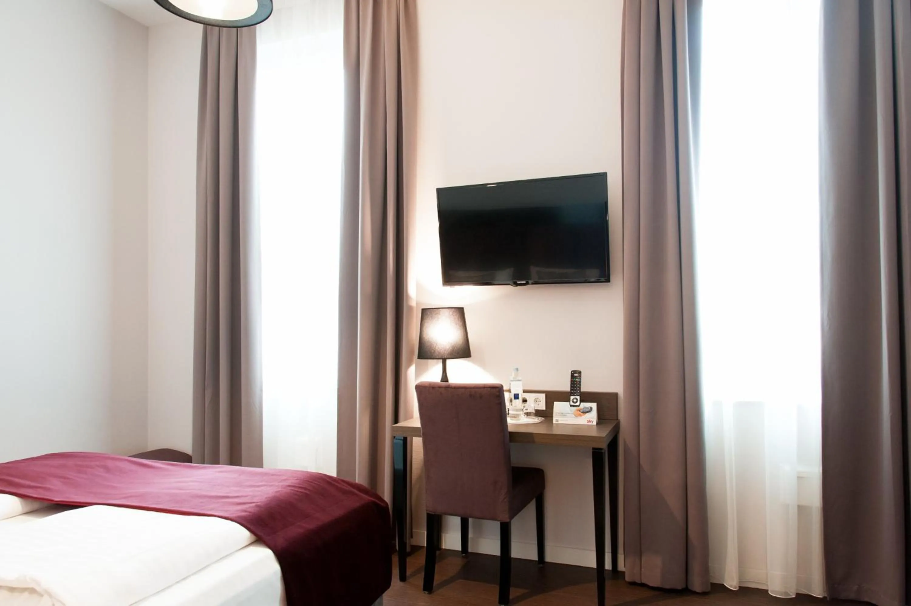 Photo of the whole room, Bed in Arena an der Friedberger Warte