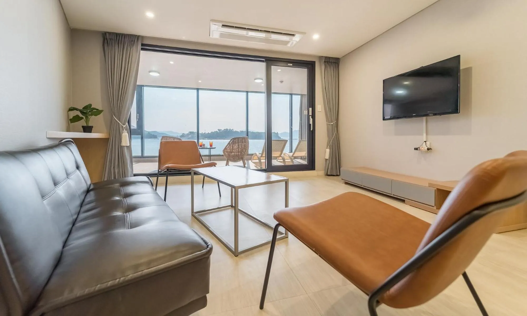 Communal lounge/ TV room in Arte Resort Spa & Pool Villa