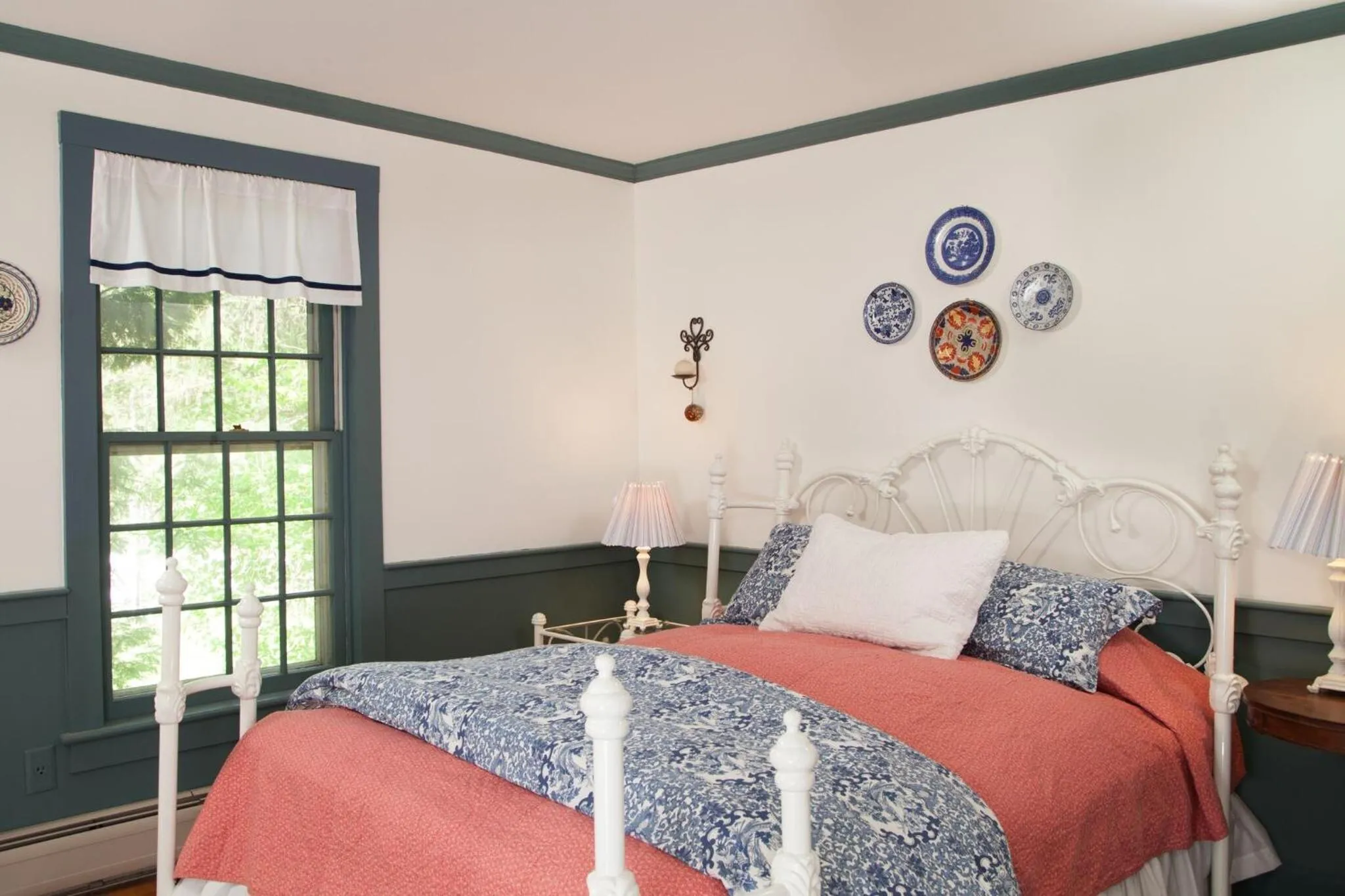 Bed in The Featherbed Inn & Nordic Spa