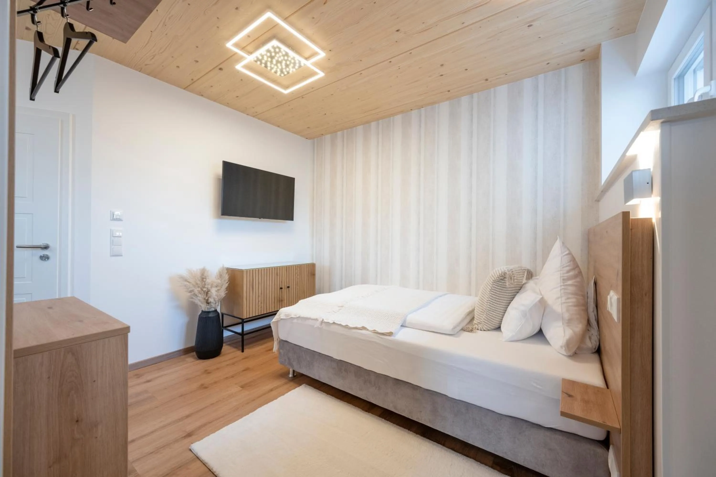 TV and multimedia, Bed in Landgasthof zur Sonne