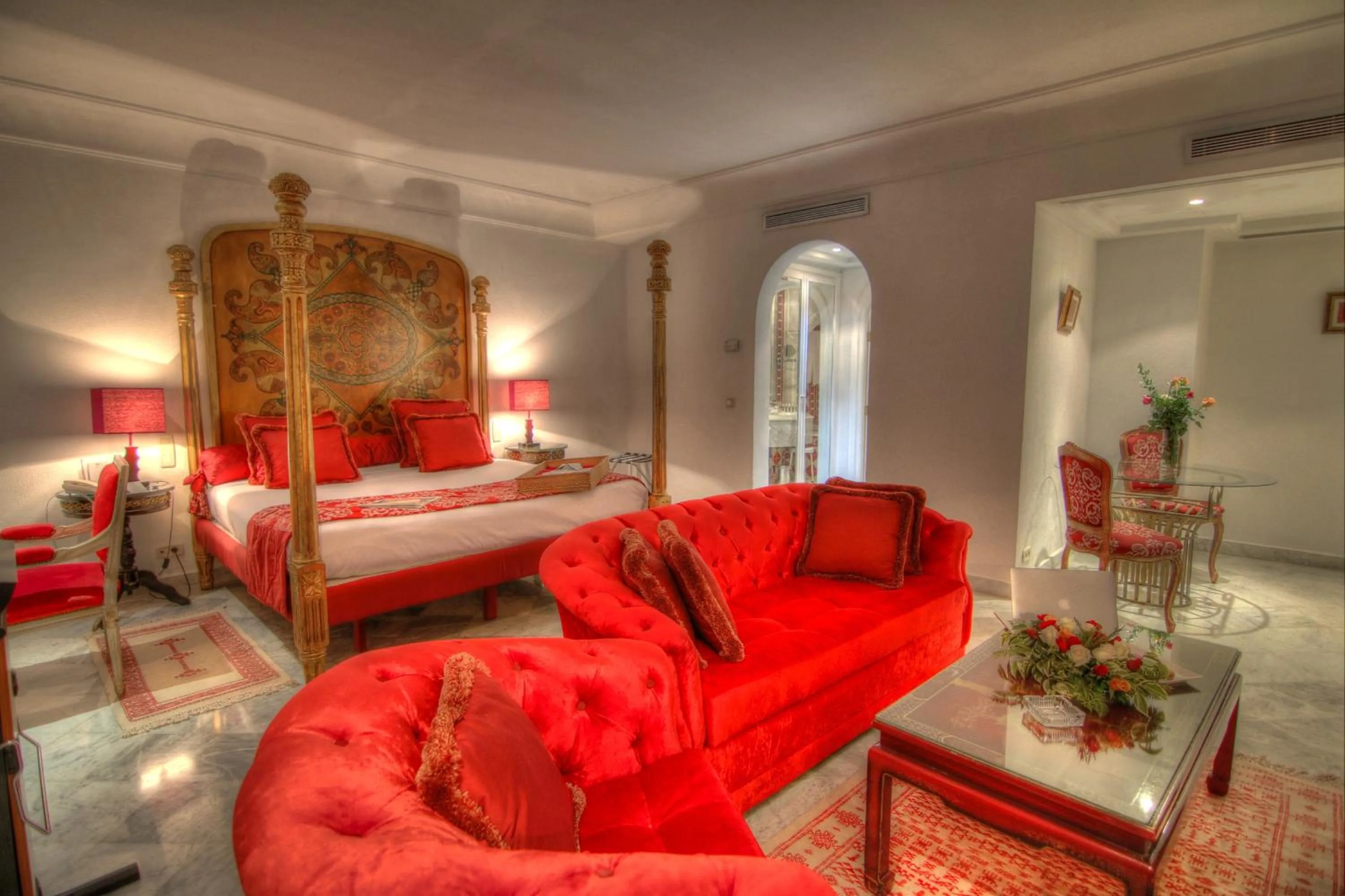 Photo of the whole room, Bed in Hôtel La Maison Blanche