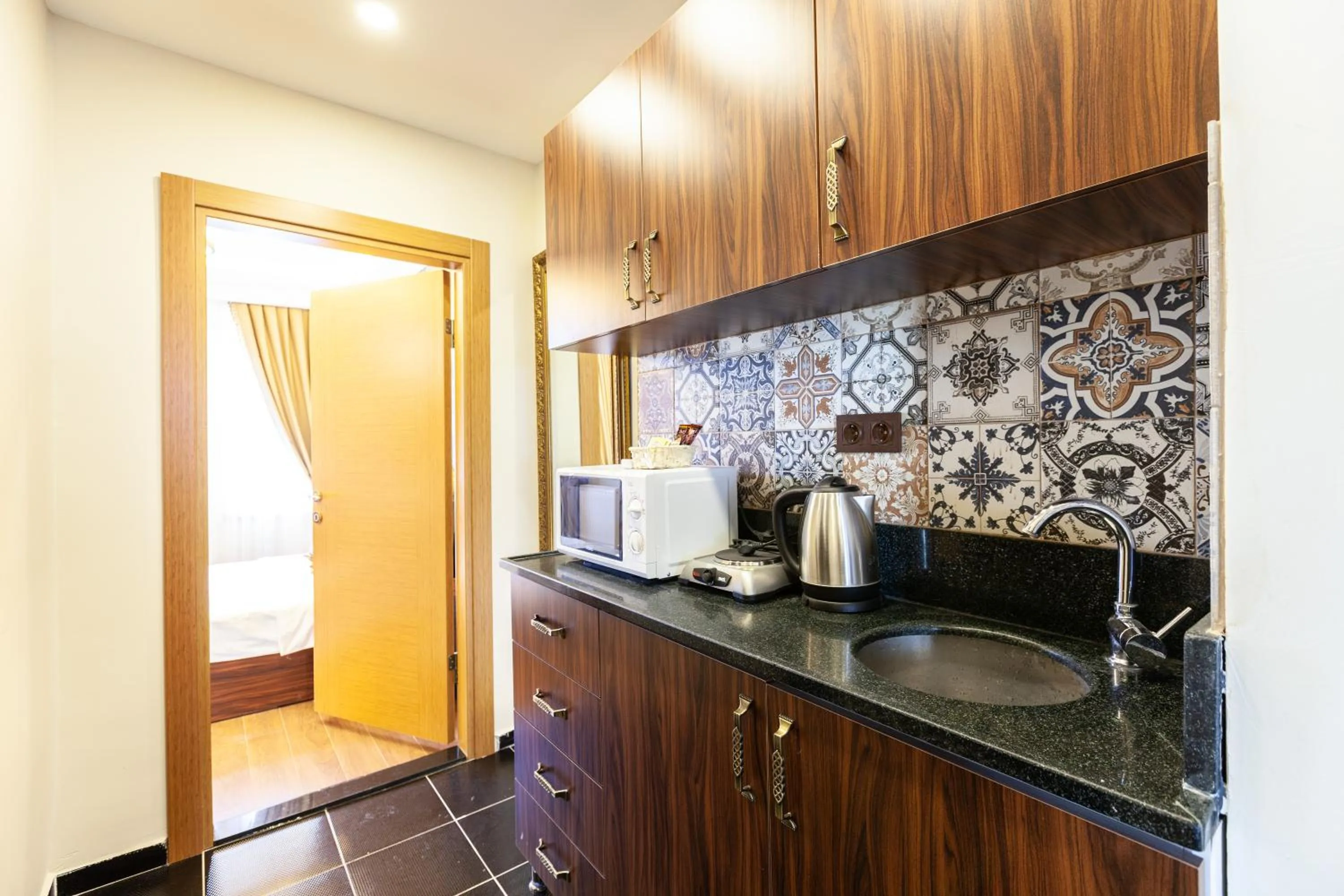 Kitchen or kitchenette in Rose Mansion by Otantik Suites
