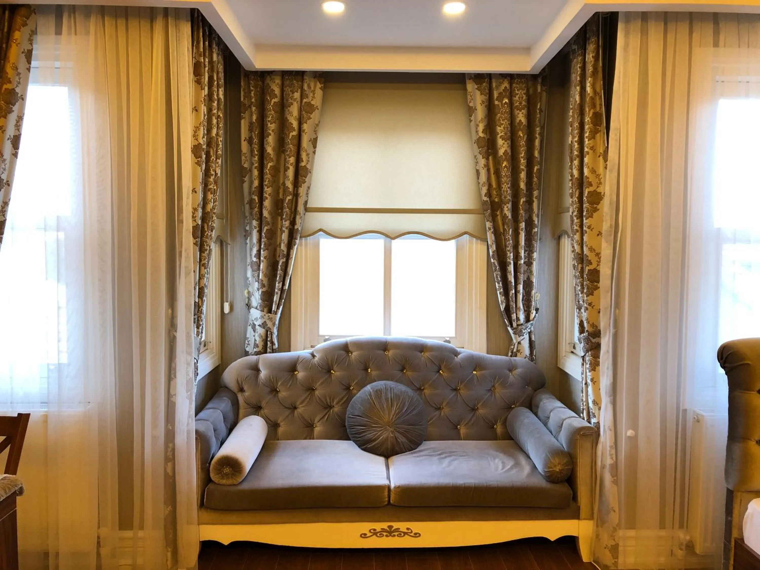 Living room in Rose Mansion by Otantik Suites