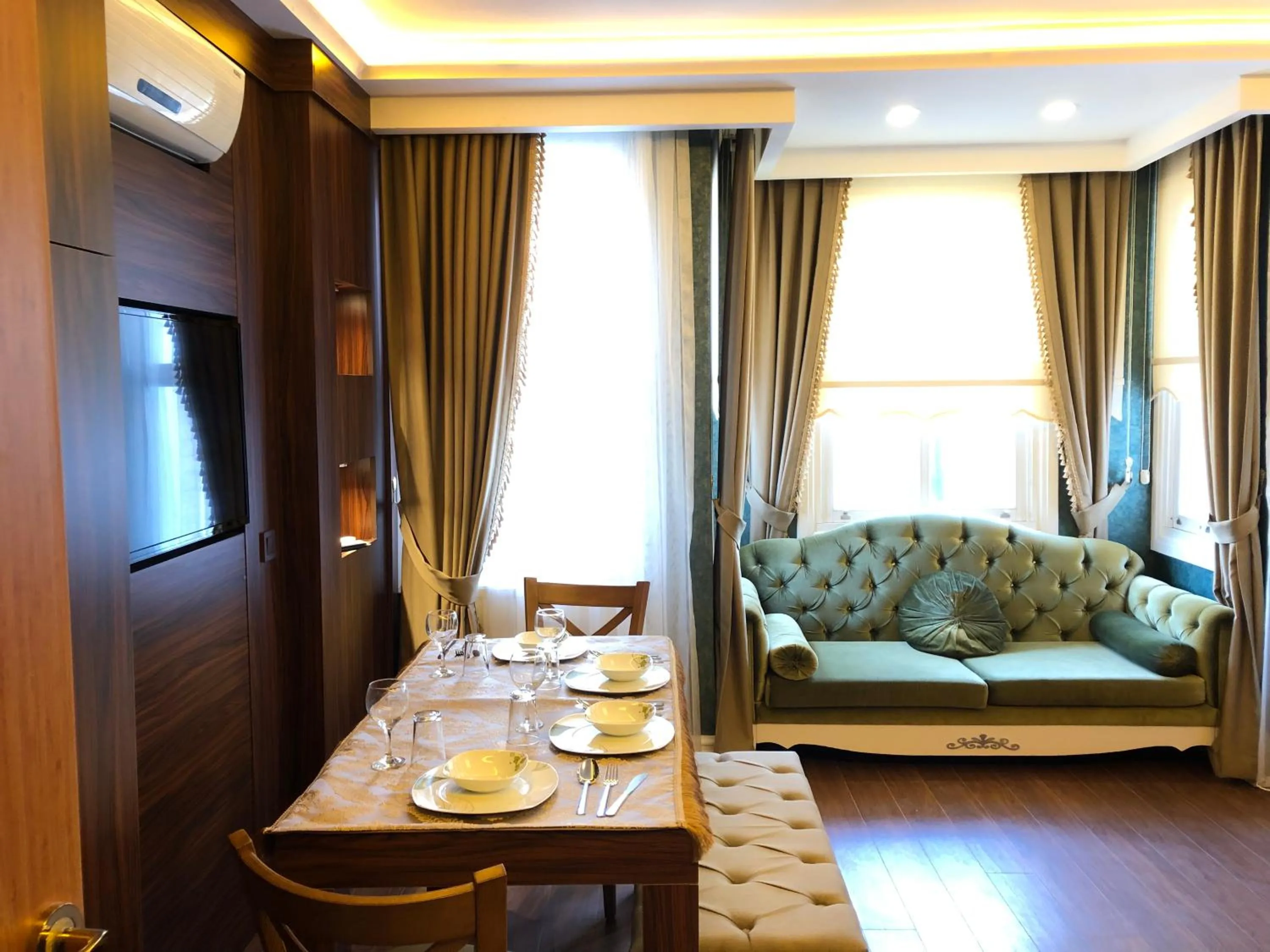 Living room in Rose Mansion by Otantik Suites