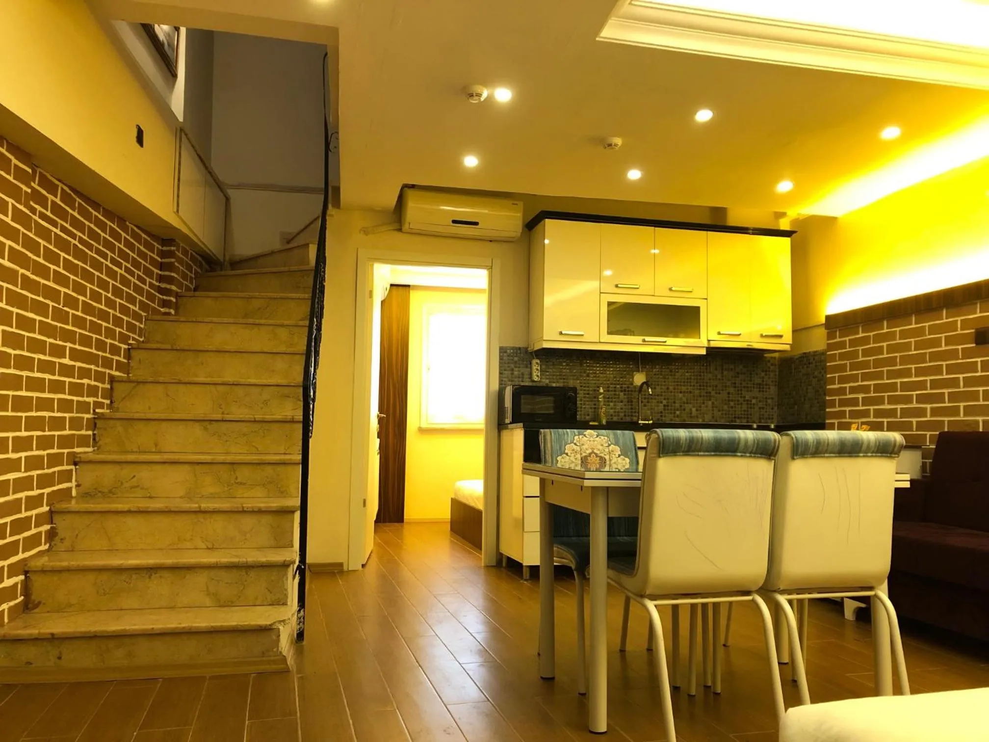 Kitchen or kitchenette in Rose Mansion by Otantik Suites