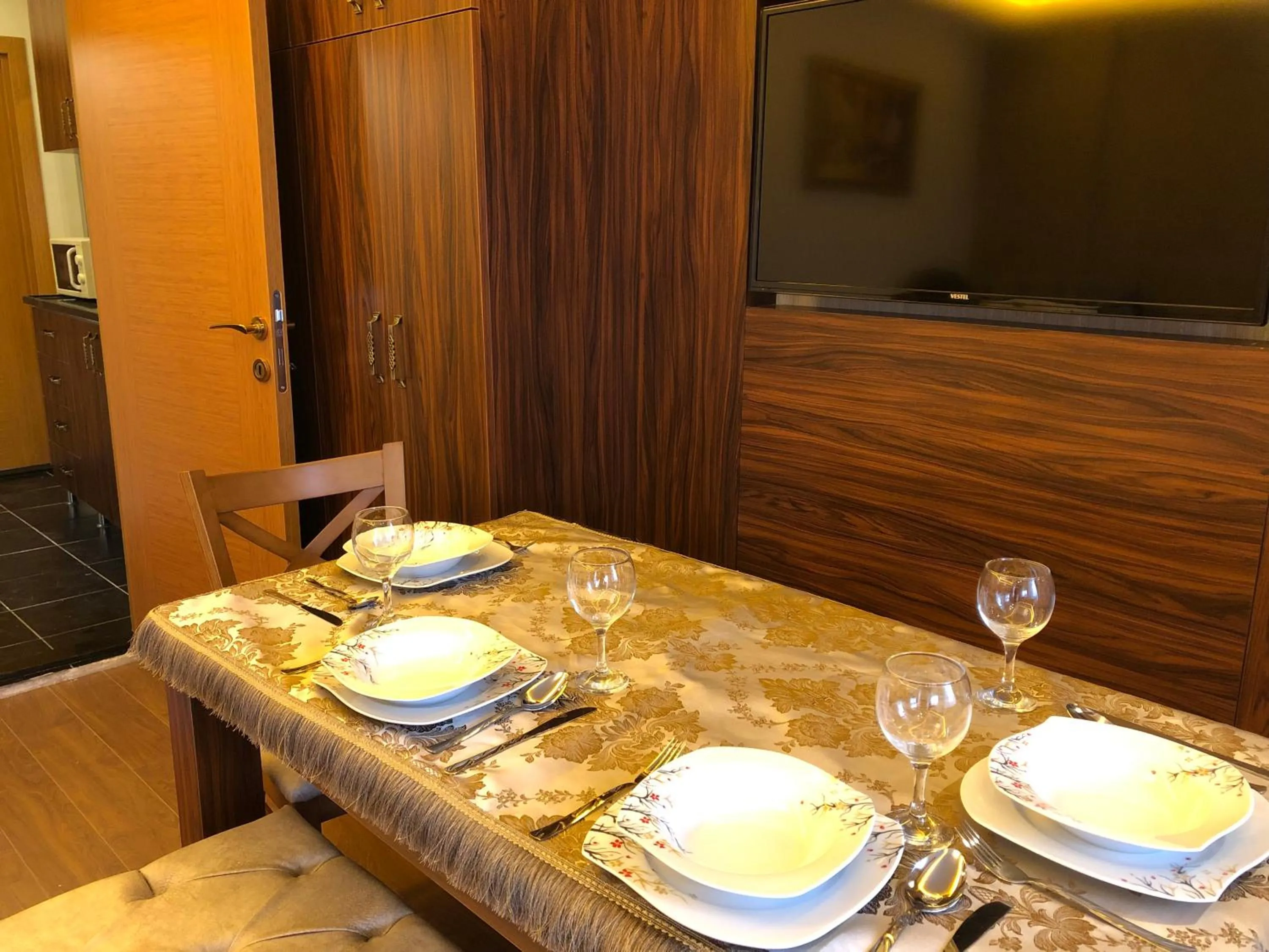 Dining area in Rose Mansion by Otantik Suites