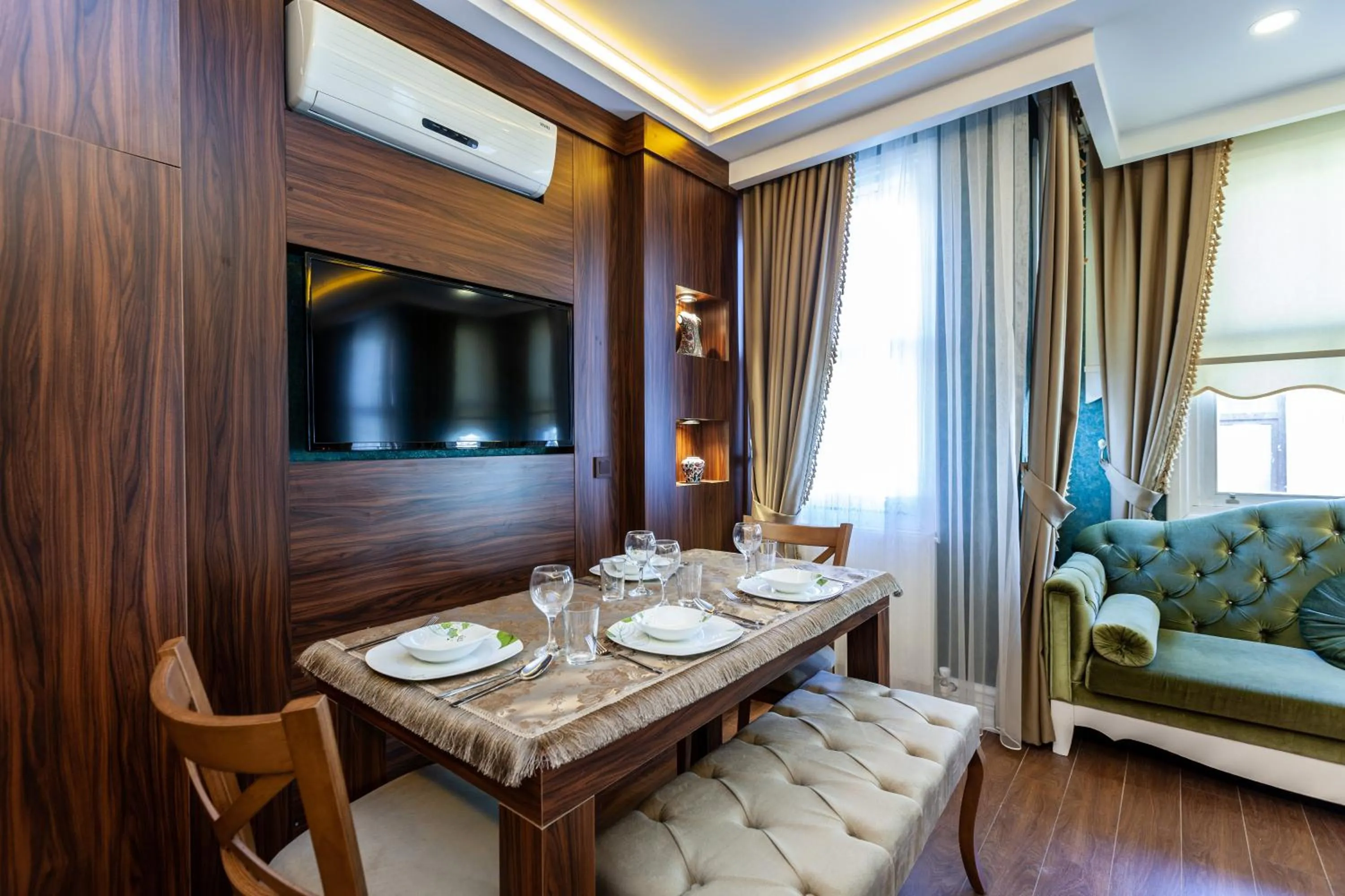 Living room in Rose Mansion by Otantik Suites