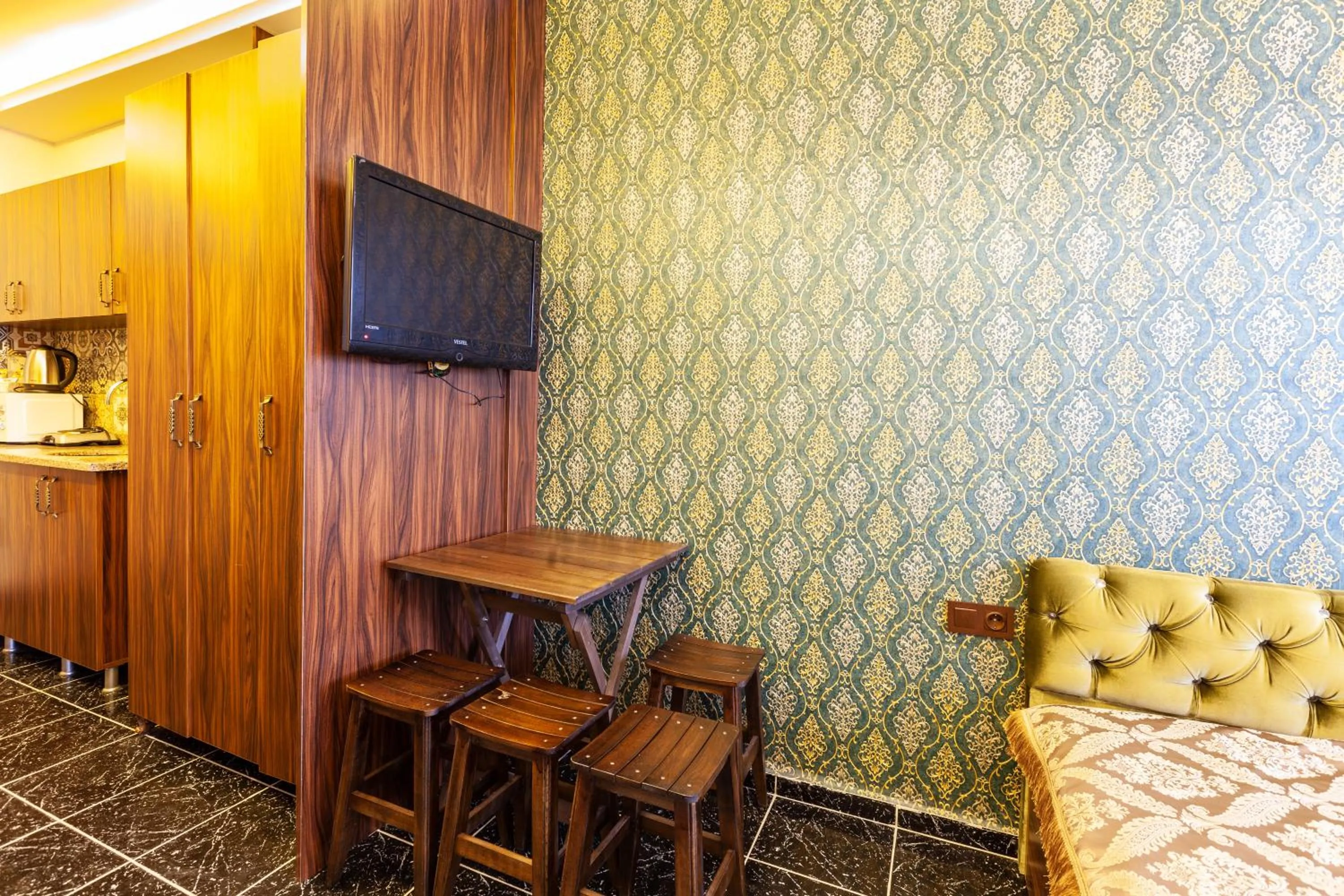 Kitchen or kitchenette in Rose Mansion by Otantik Suites