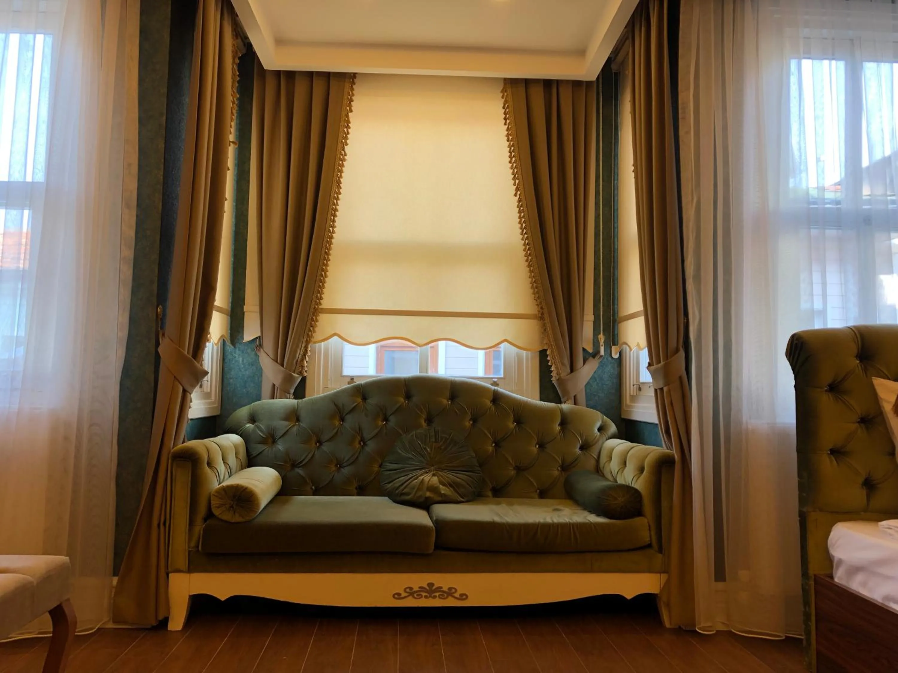 Living room in Rose Mansion by Otantik Suites