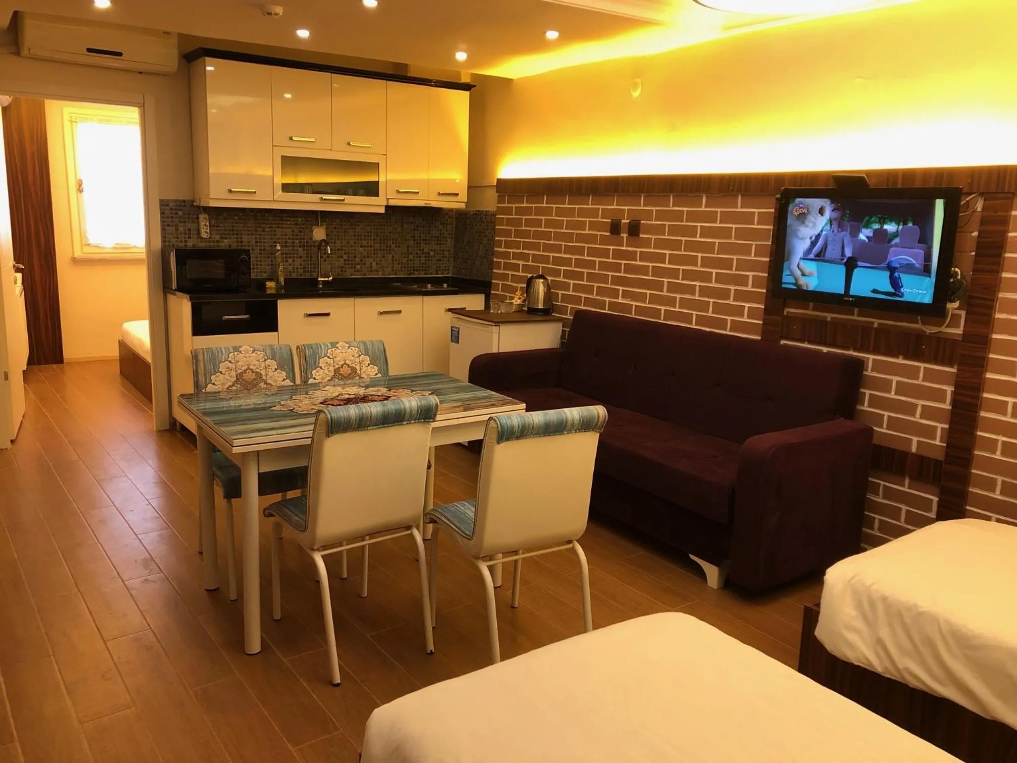 Kitchen or kitchenette in Rose Mansion by Otantik Suites