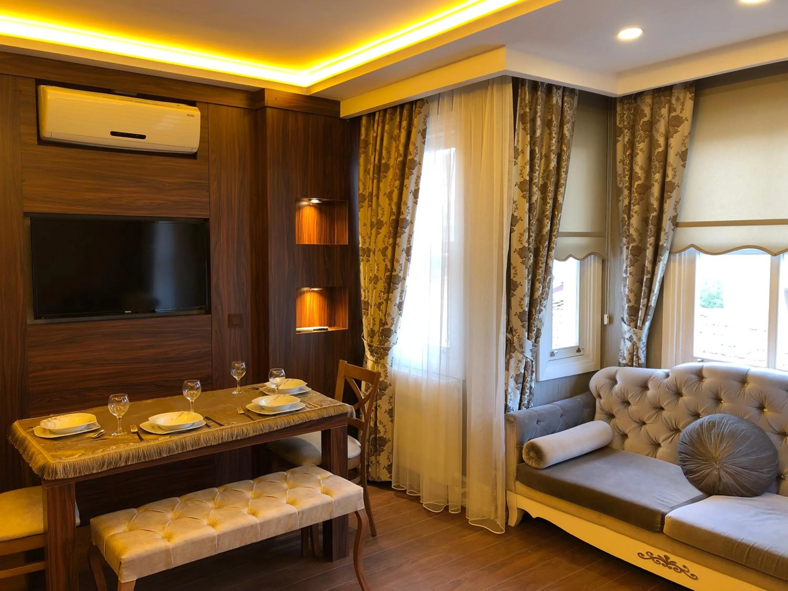 Living room in Rose Mansion by Otantik Suites