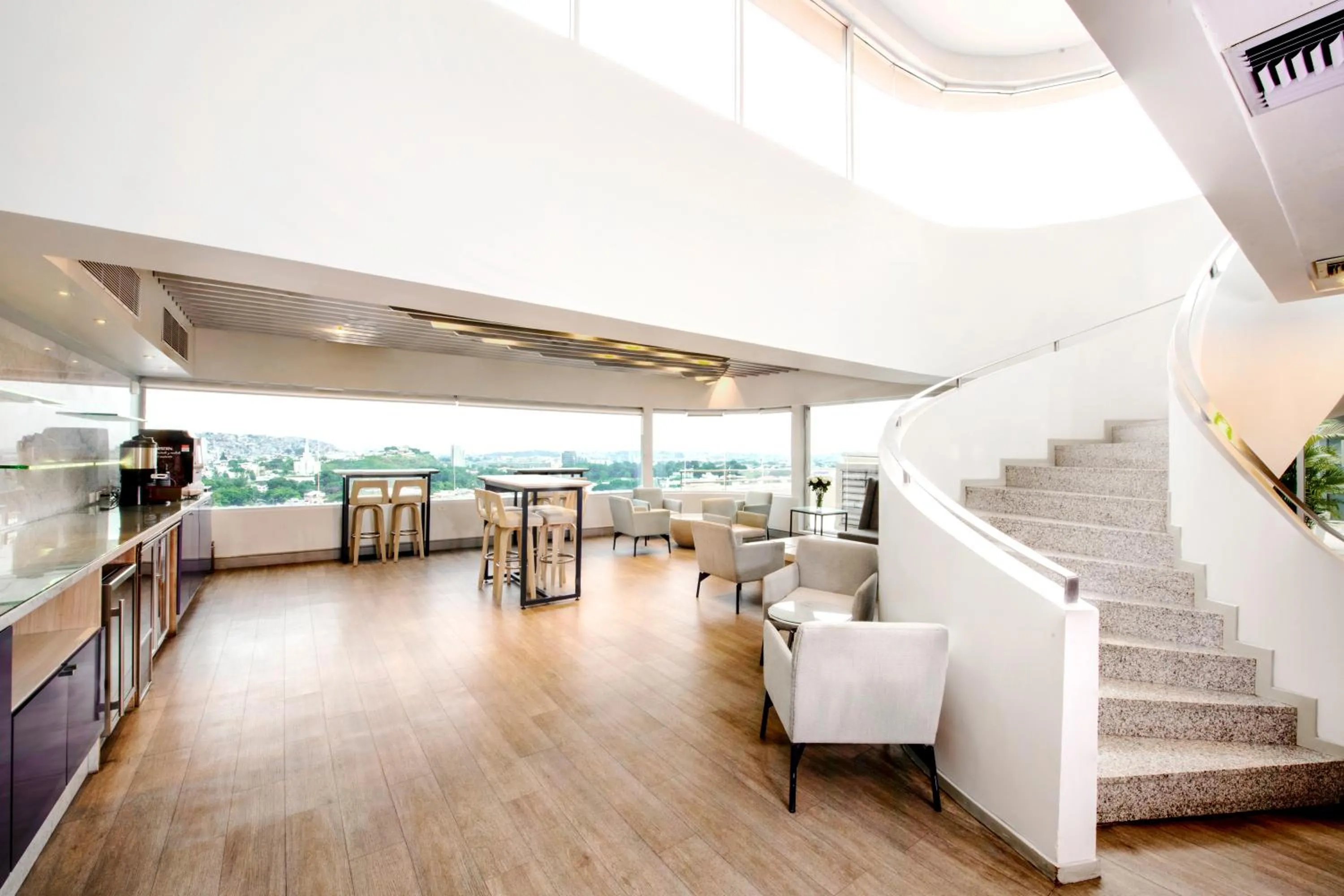 Lounge or bar in Hilton Colon Guayaquil Hotel