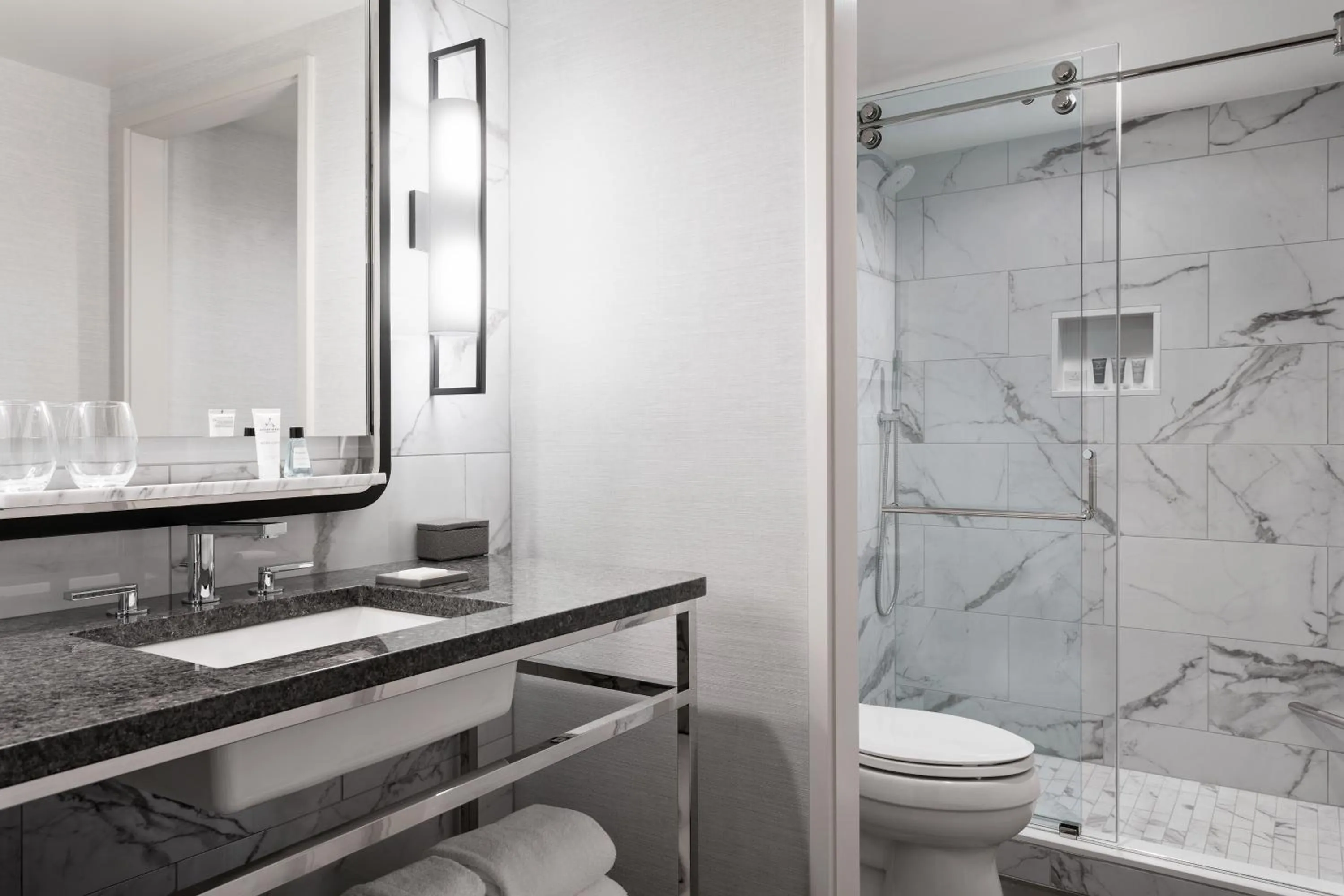 Shower in JW Marriott New Orleans