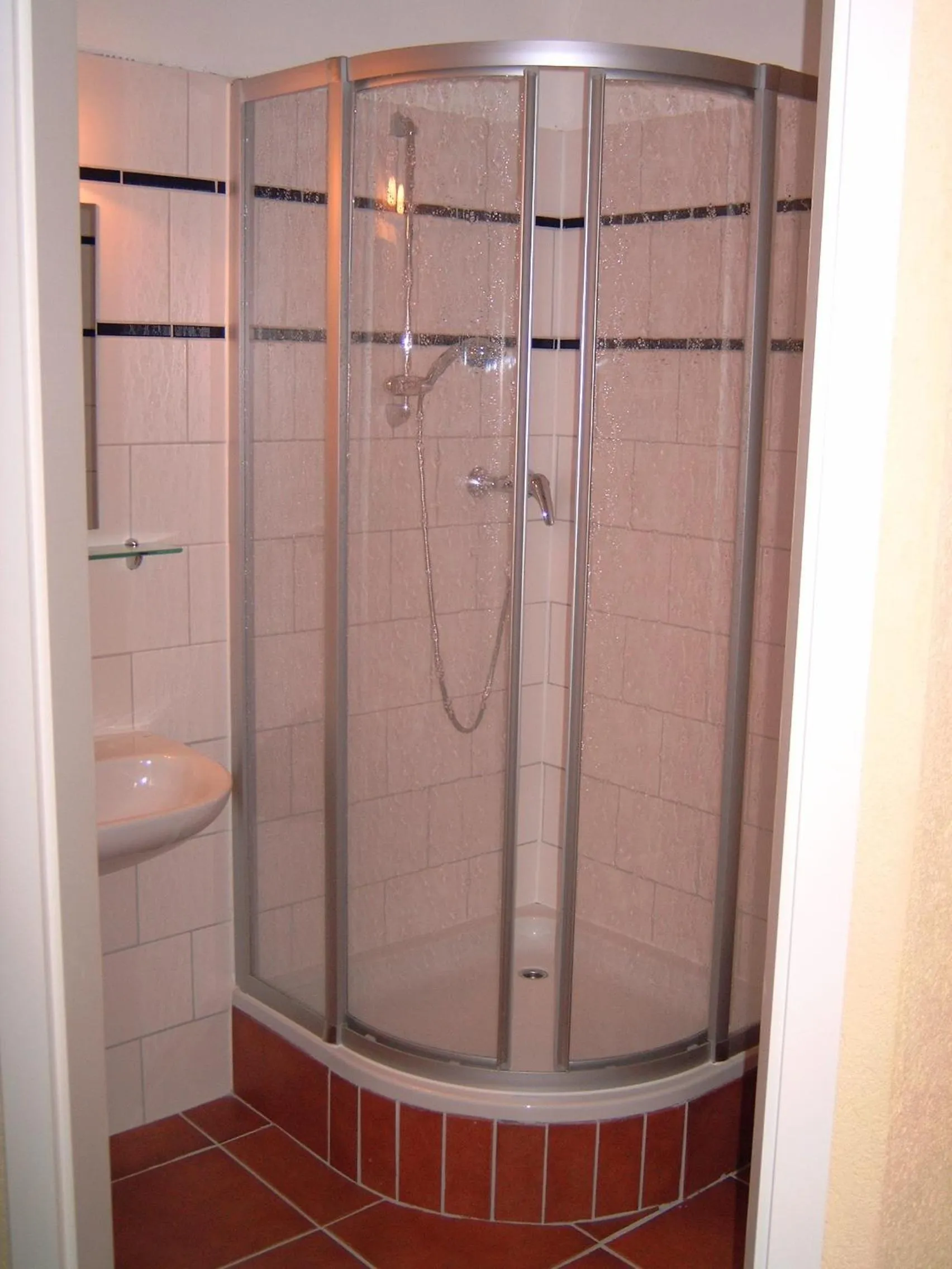 Shower in Gästehaus Lisakowski Pension am Brautwiesenpark