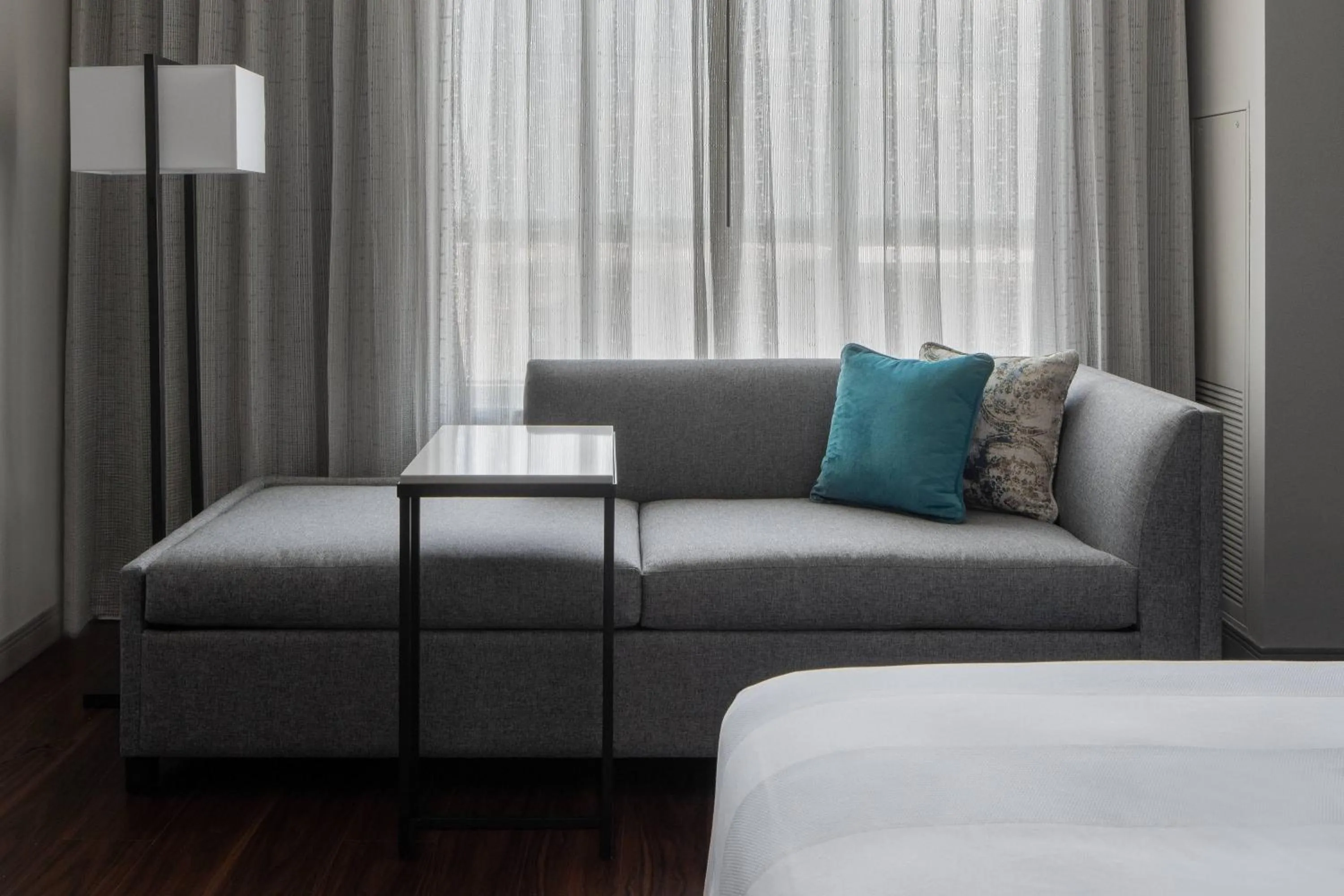 Lounge or bar, Bed in New Orleans Marriott Warehouse Arts District