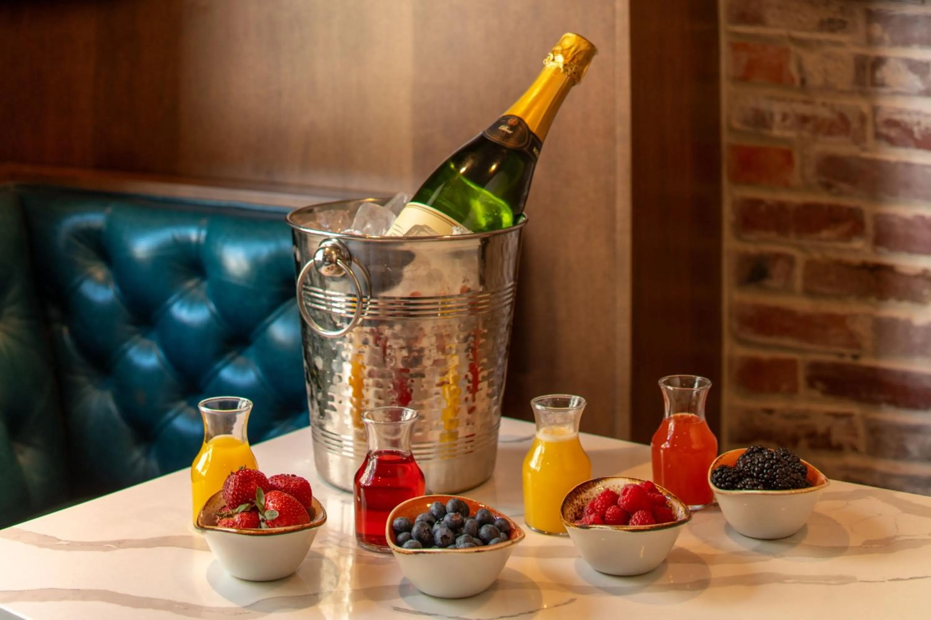 Restaurant/places to eat in New Orleans Marriott Warehouse Arts District