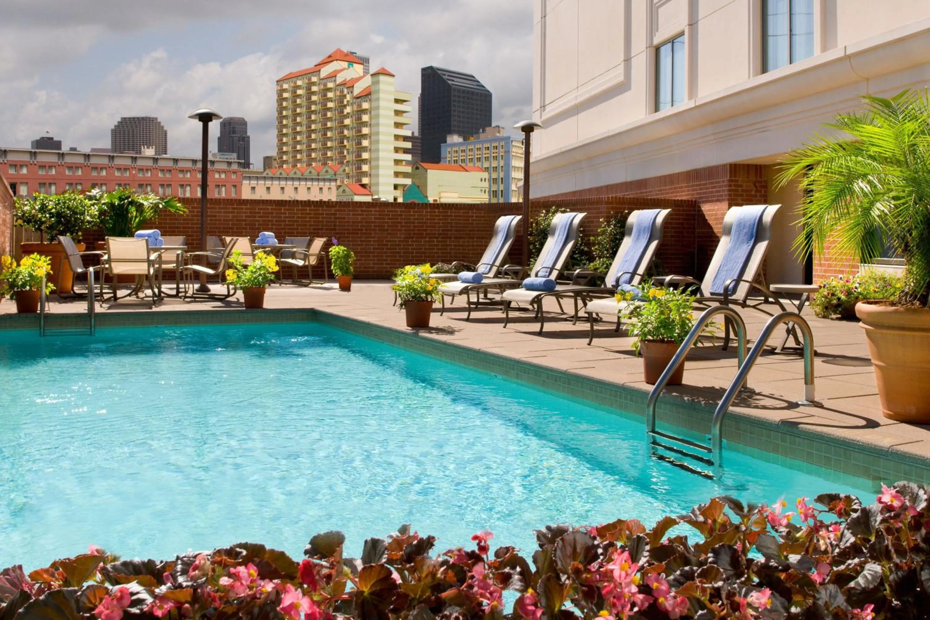 Swimming pool in New Orleans Marriott Warehouse Arts District