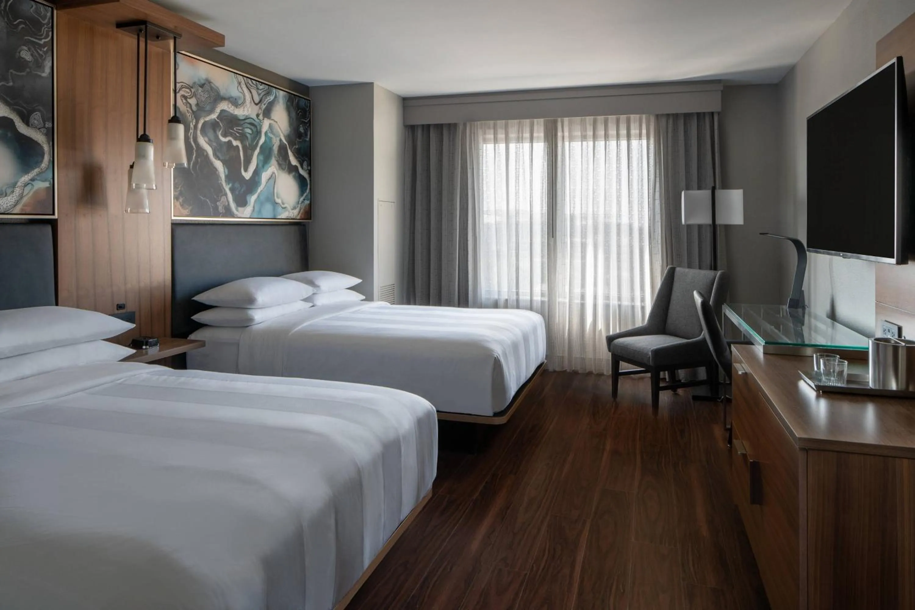 Photo of the whole room, Bed in New Orleans Marriott Warehouse Arts District