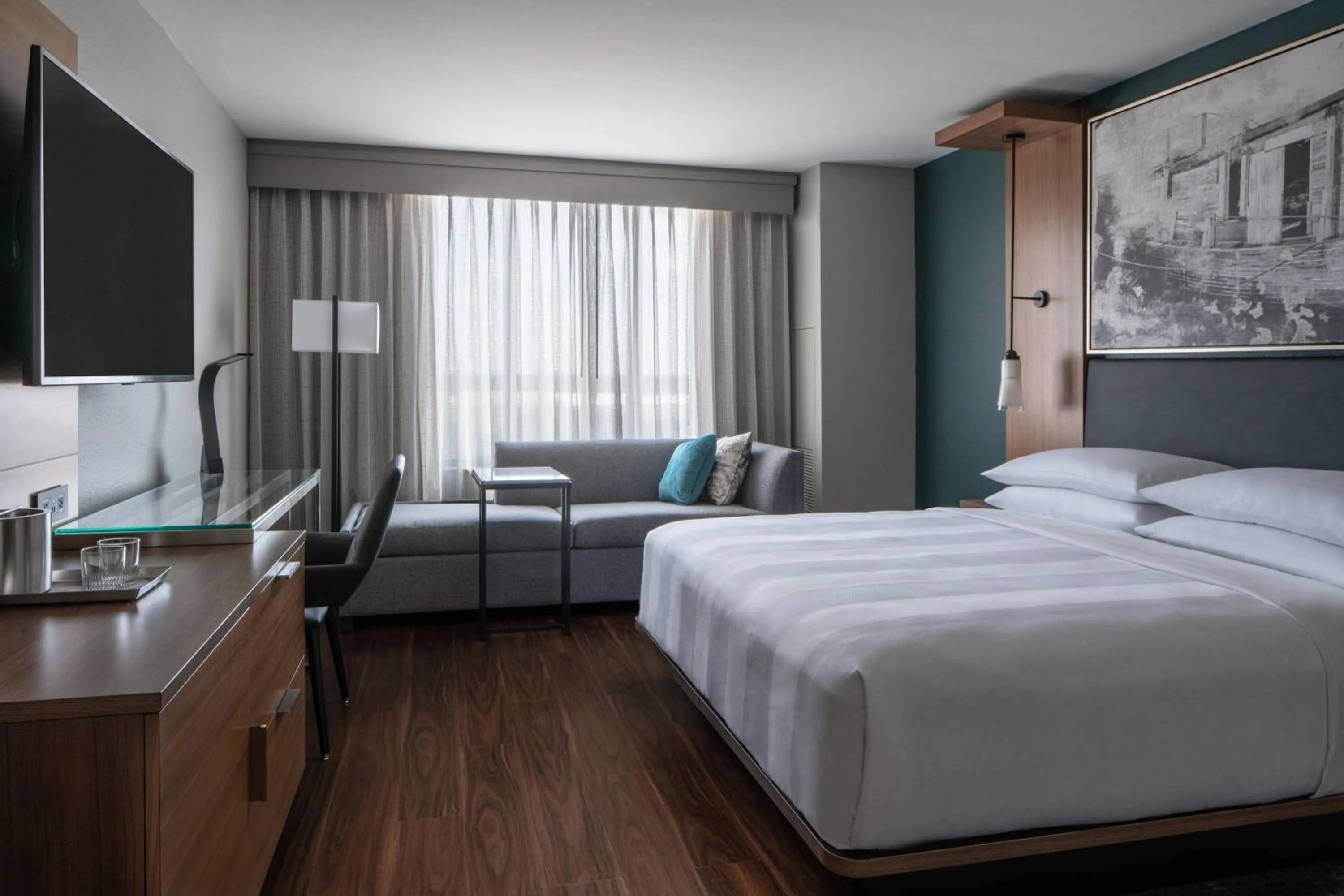 Photo of the whole room, Bed in New Orleans Marriott Warehouse Arts District