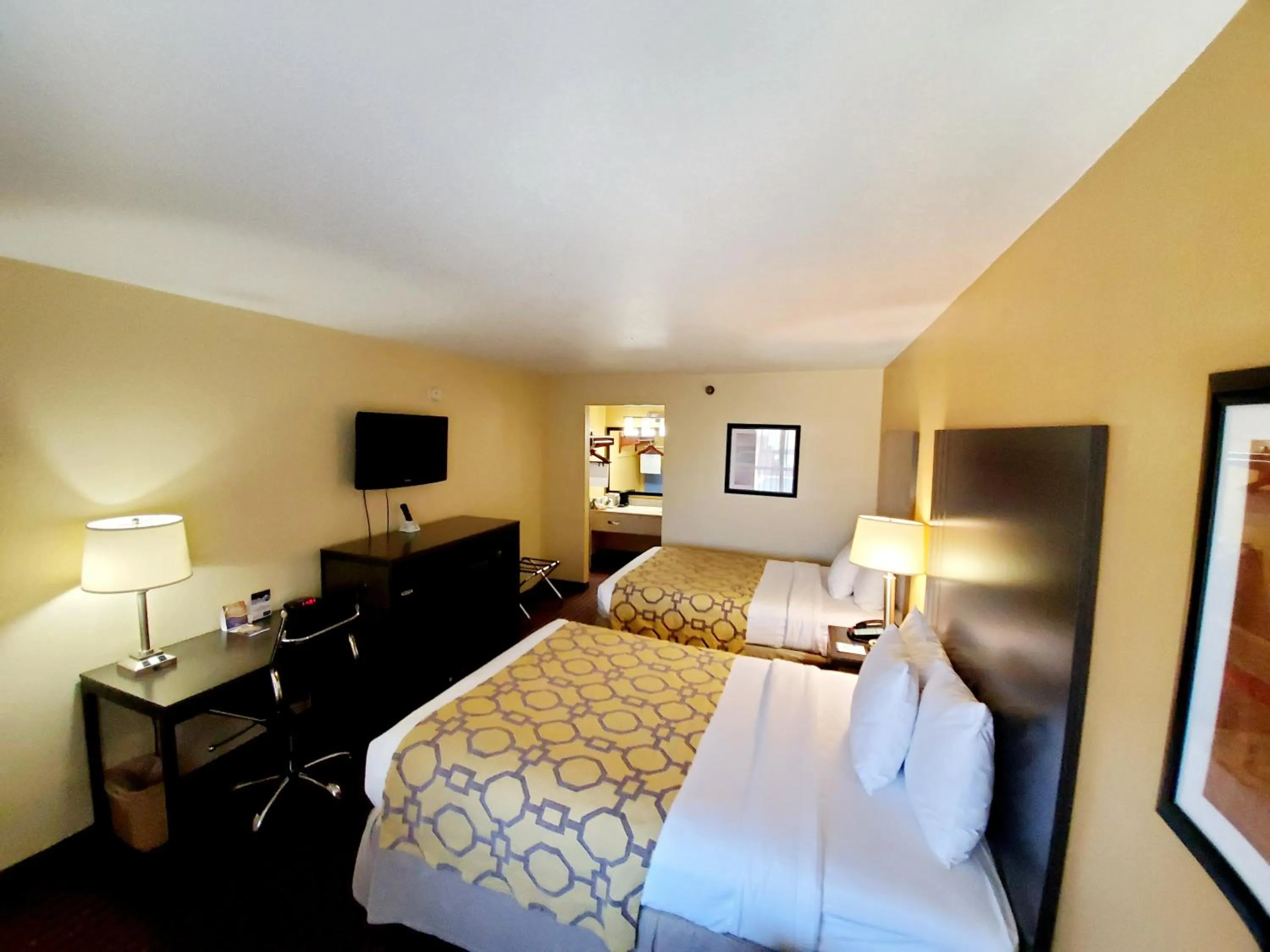 Photo of the whole room, Bed in Baymont by Wyndham Goodlettsville Nashville
