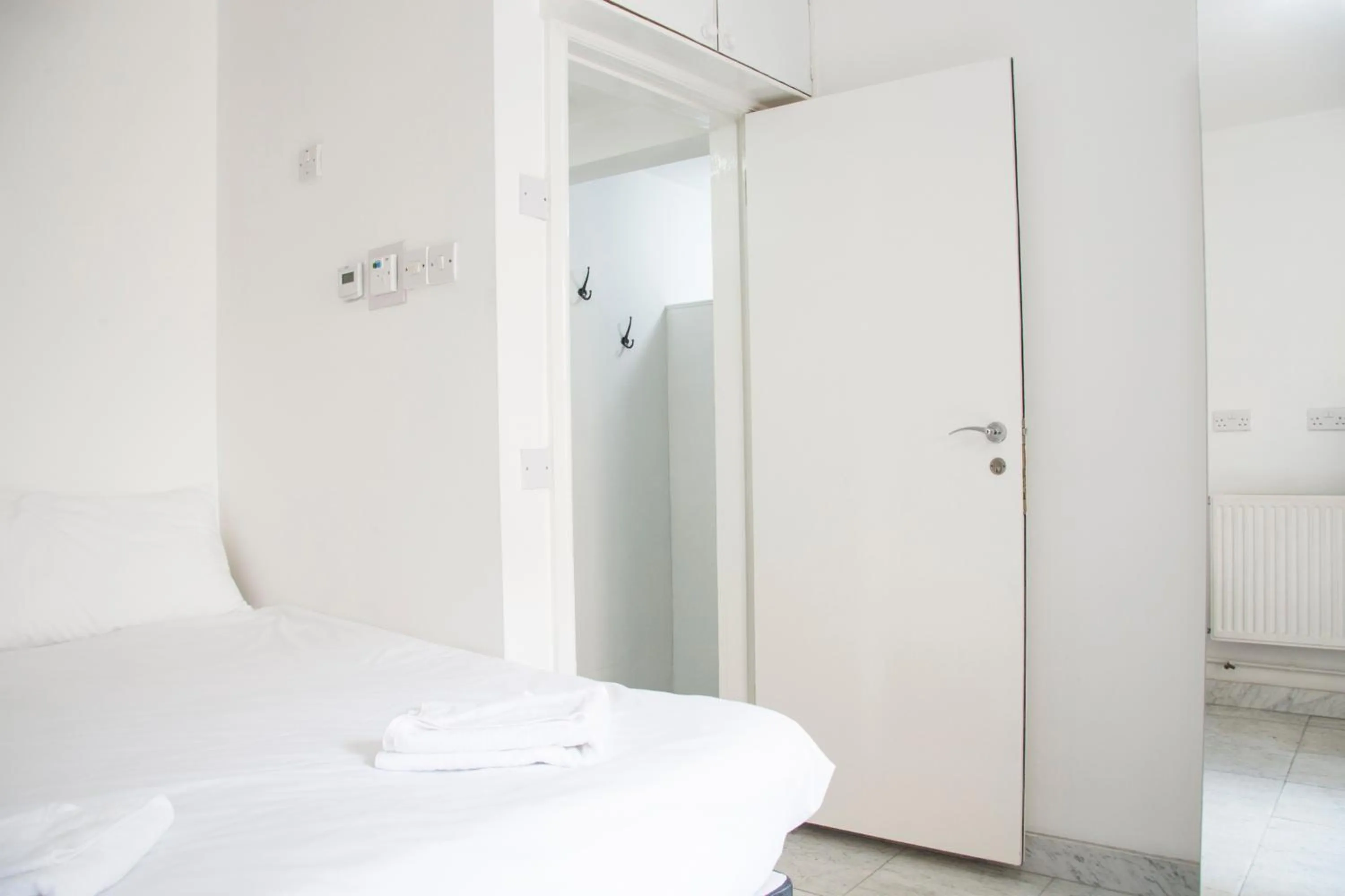 Bedroom, Bed in Caledonian Studio Flats