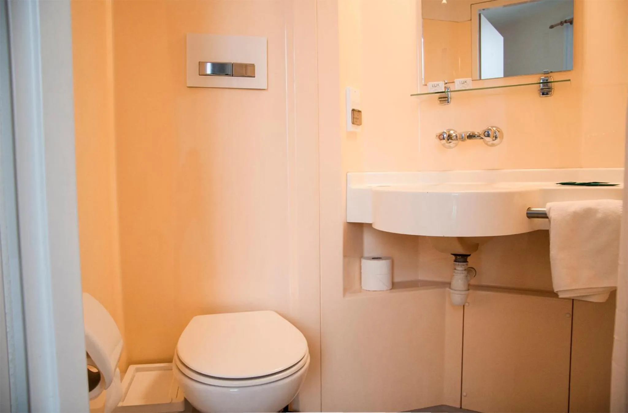 Bathroom in Caledonian Studio Flats