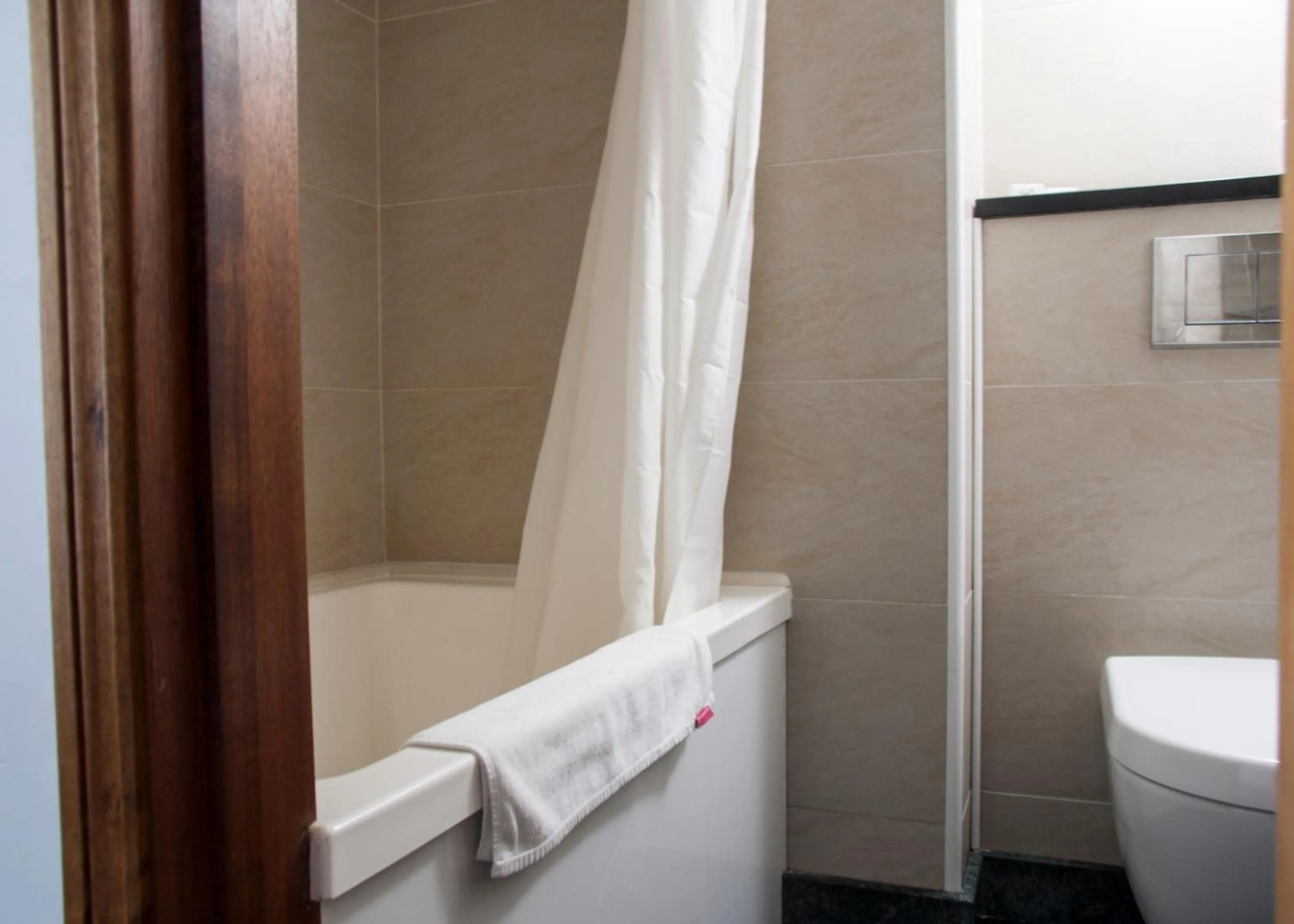 Bathroom in Caledonian Studio Flats