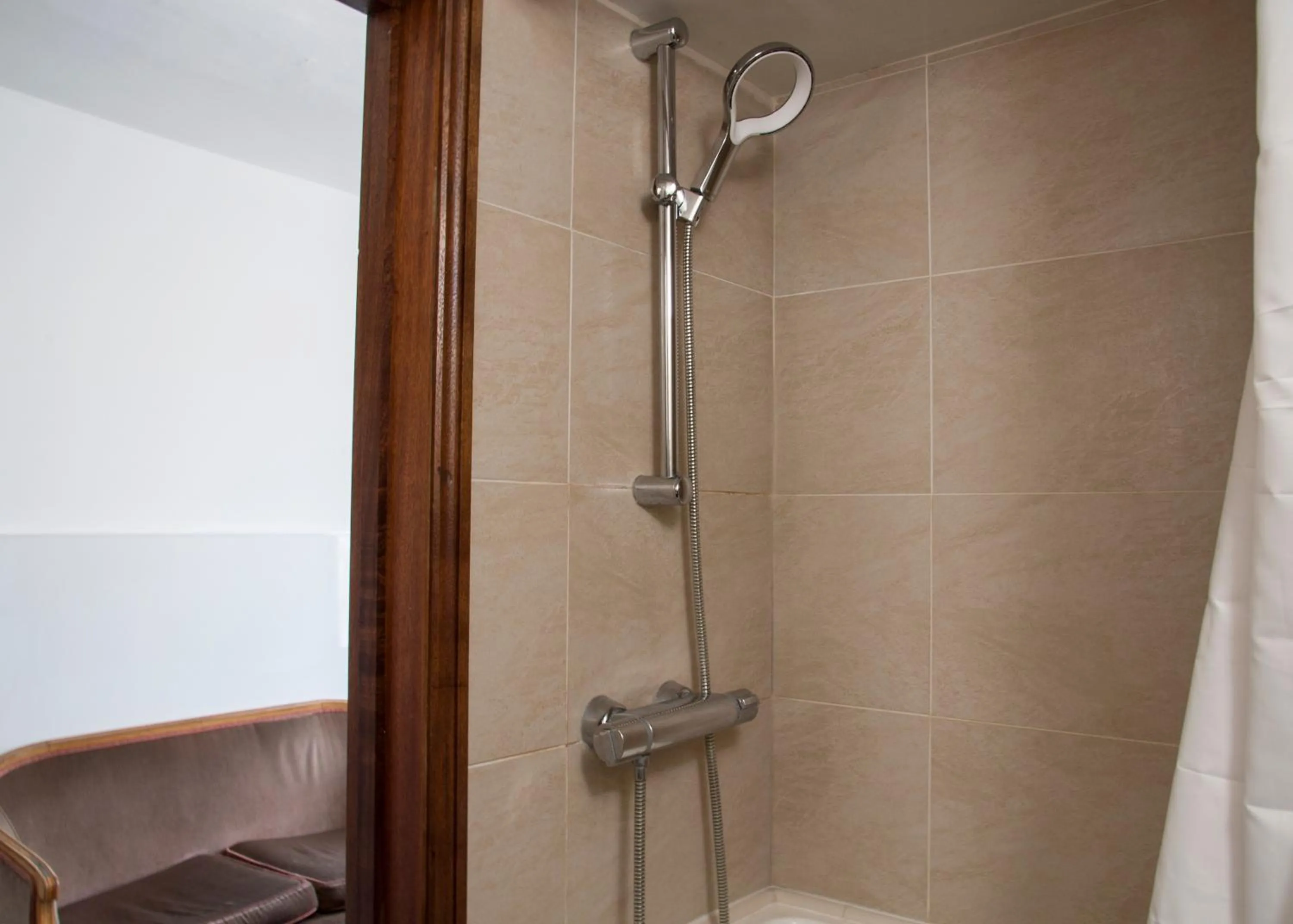 Bathroom in Caledonian Studio Flats