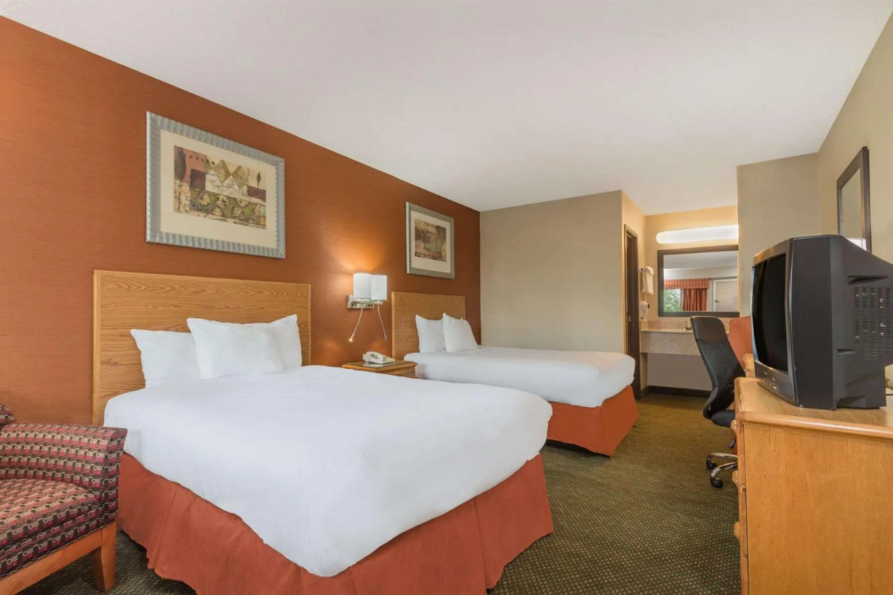 TV and multimedia, Bed in Days Inn by Wyndham Columbus Fairgrounds