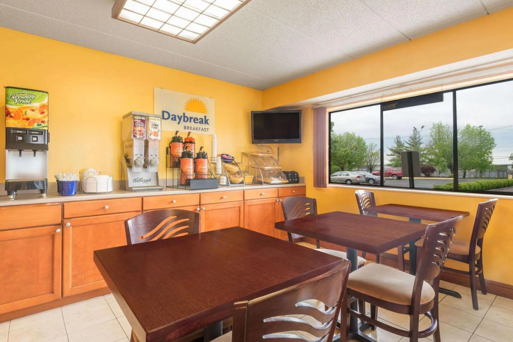 Restaurant/places to eat in Days Inn by Wyndham Columbus Fairgrounds