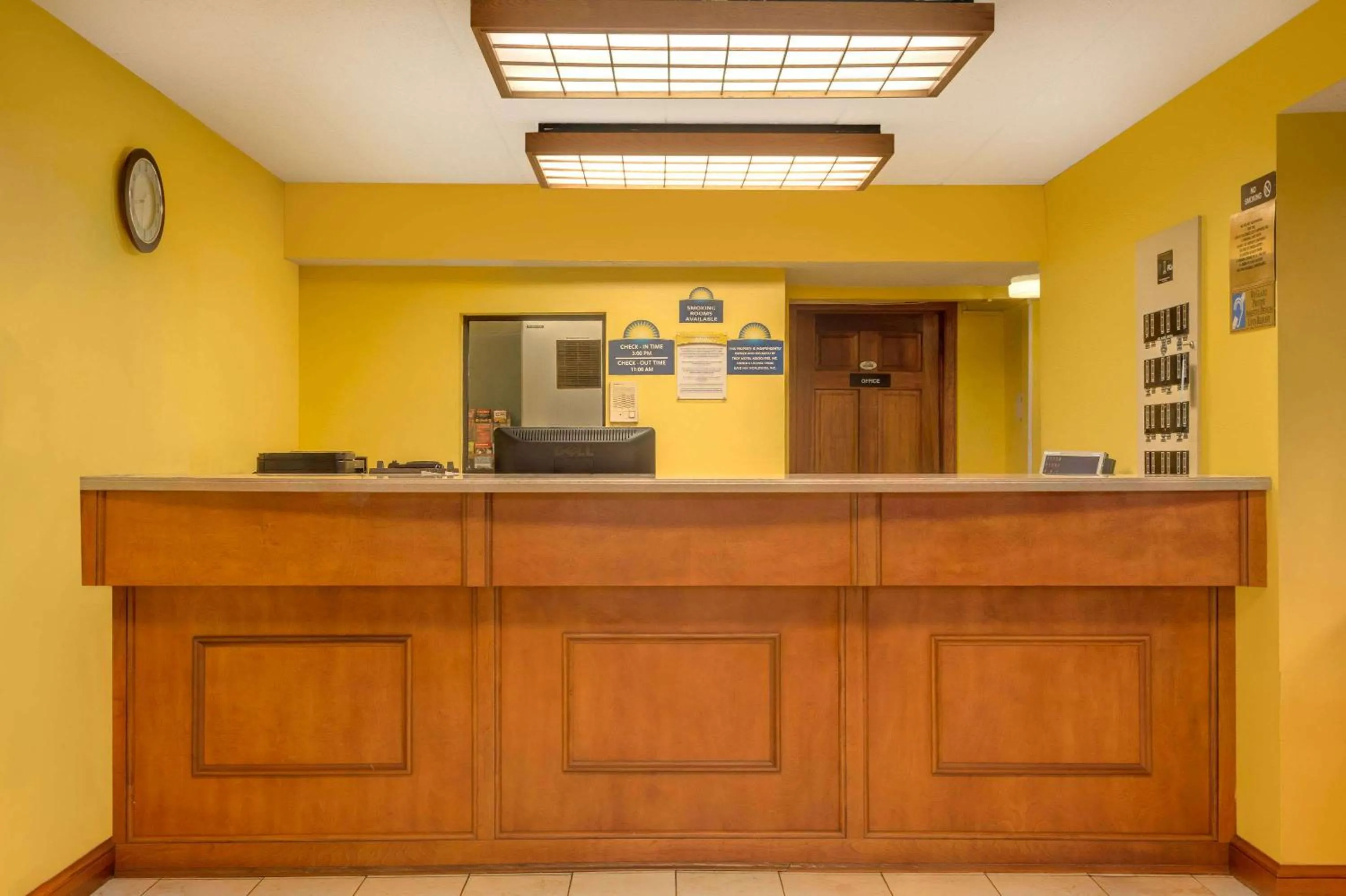 Lobby or reception in Days Inn by Wyndham Columbus Fairgrounds