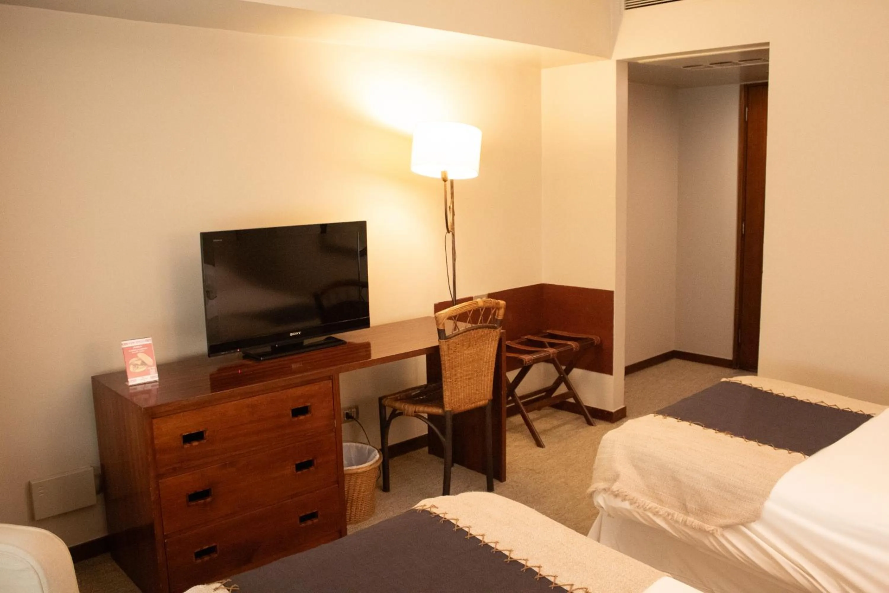 Bedroom, Bed in Almacruz Hotel y Centro de Convenciones (Ex Galerías)