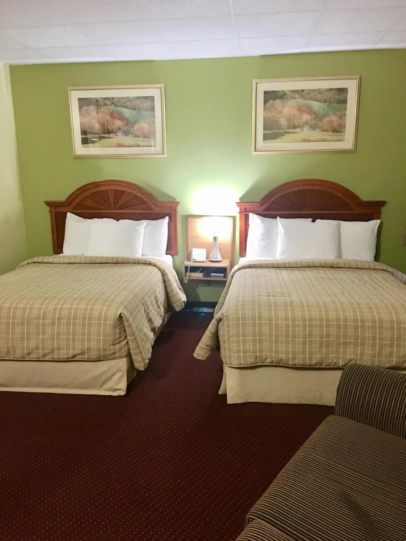 Double Room with Two Double Beds in Valley Inn Motel Double Room with Two Double Beds in Valley Inn Motel