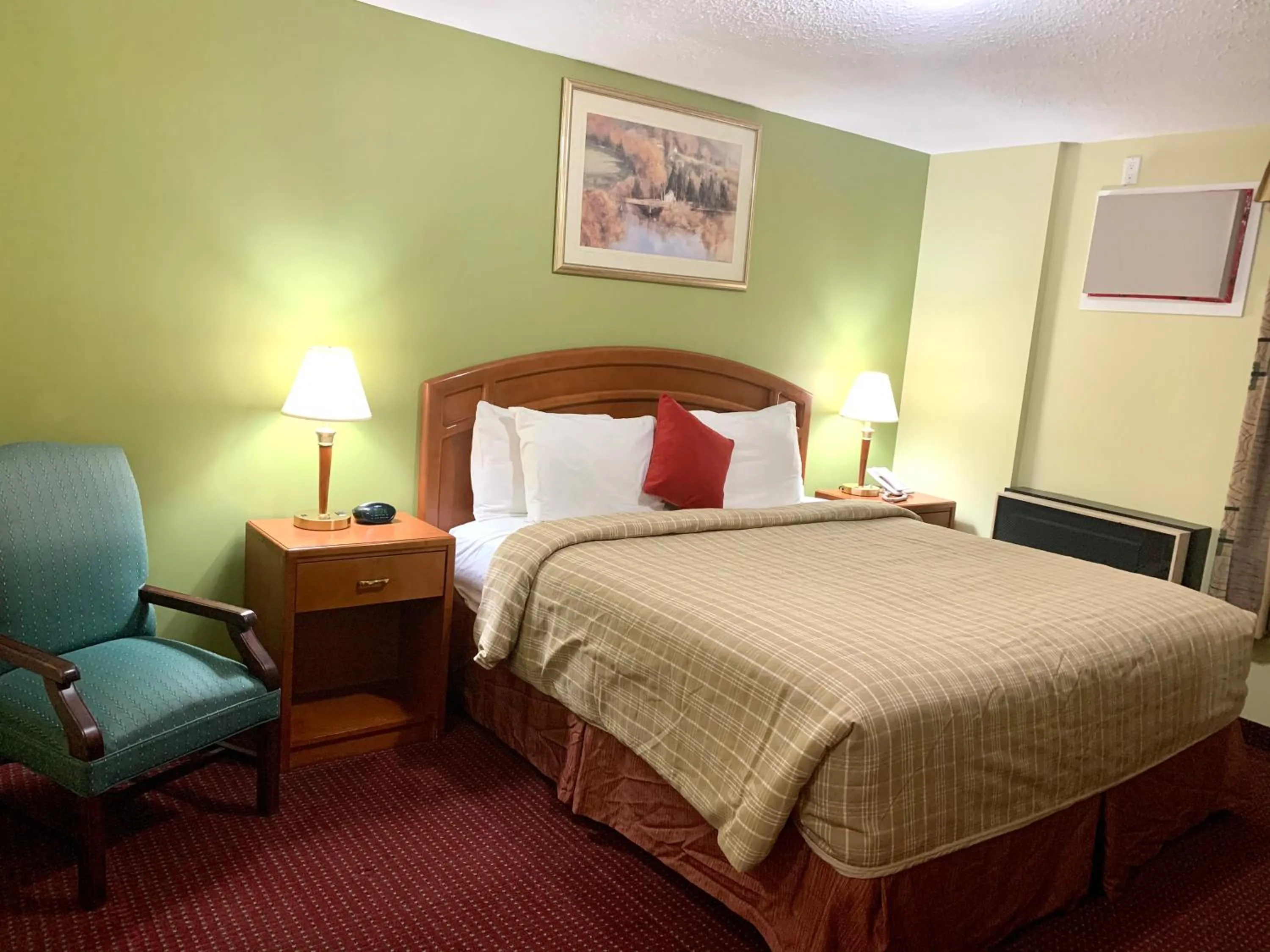 Bed in Valley Inn Motel