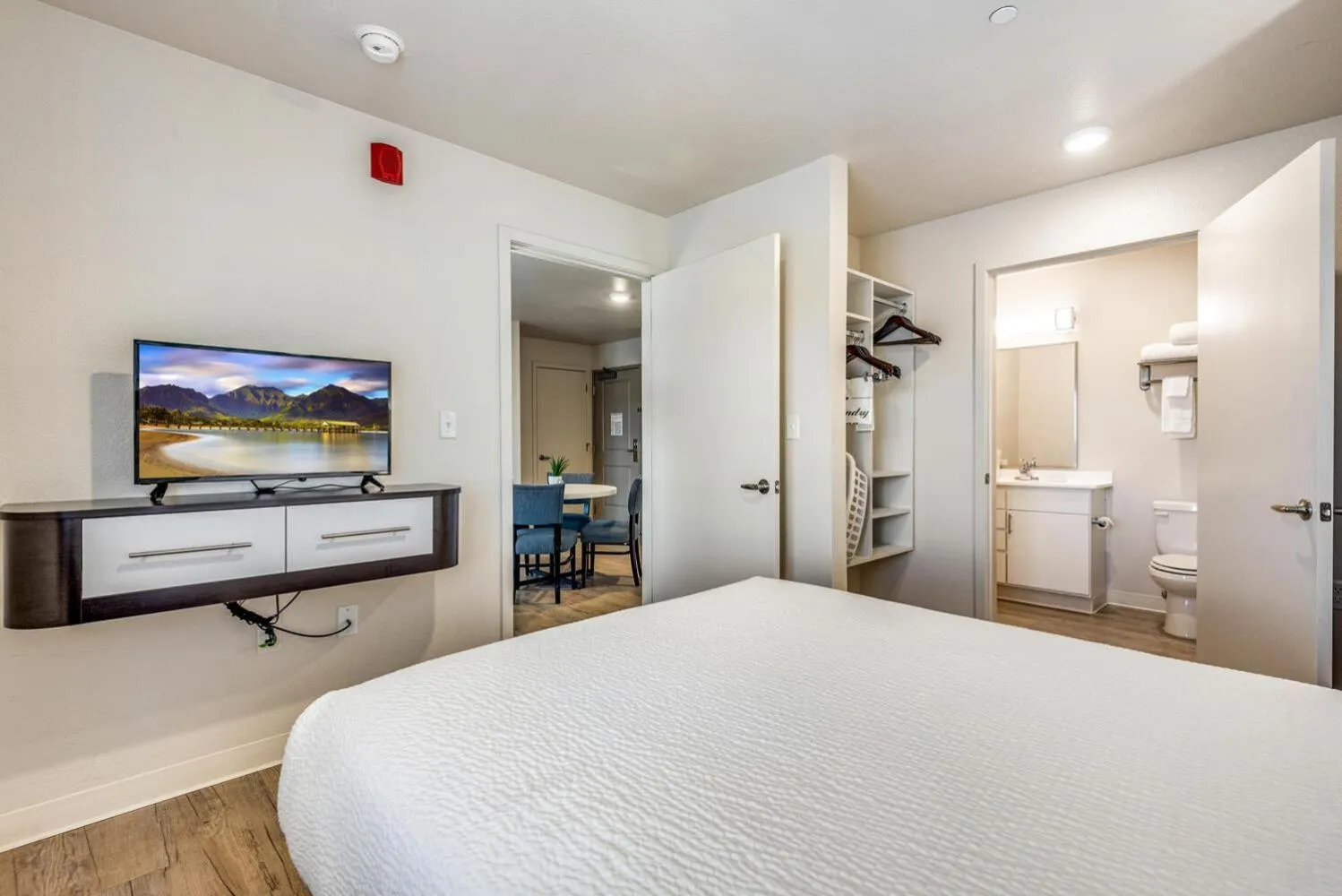 Bedroom, Bed in Parks Residential Denver