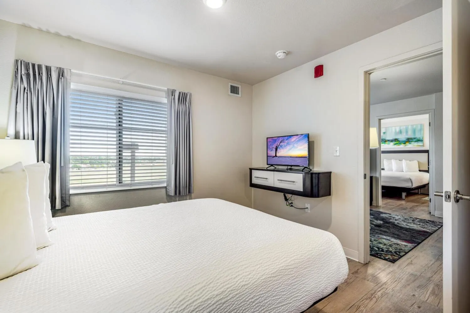 Bedroom, Bed in Parks Residential Denver